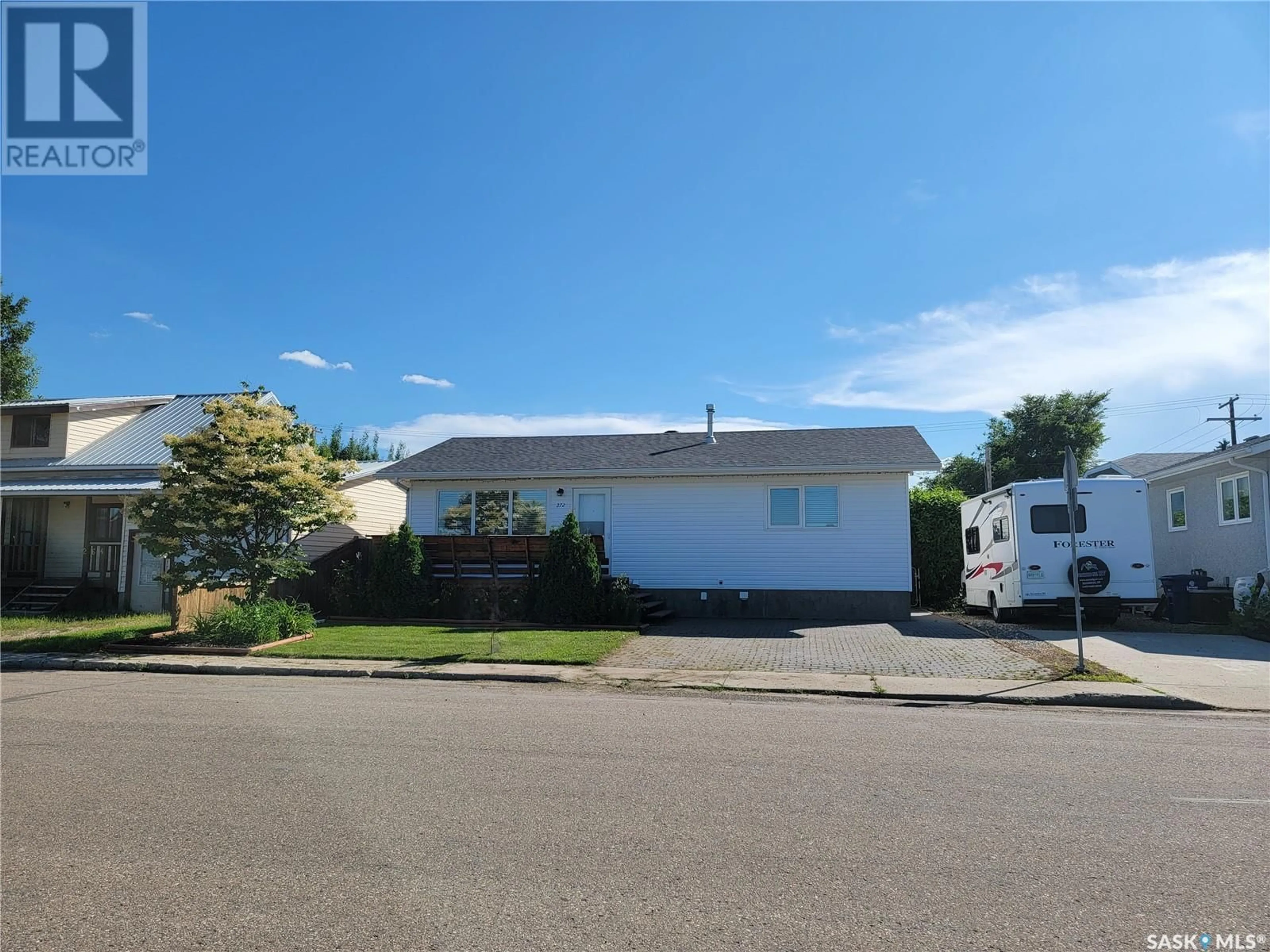 Home with vinyl exterior material, street for 272 5TH AVENUE, Unity Saskatchewan S0K4L0