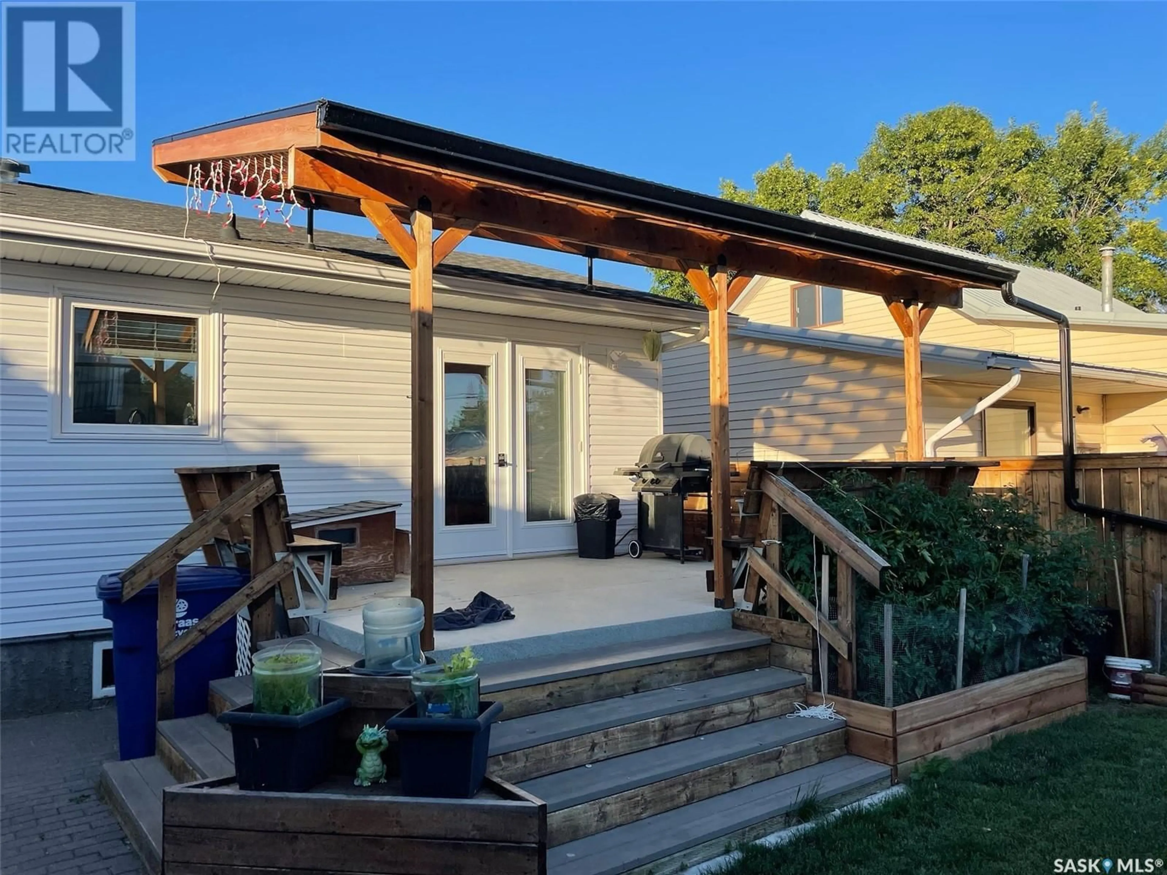 Patio, mountain view for 272 5TH AVENUE, Unity Saskatchewan S0K4L0