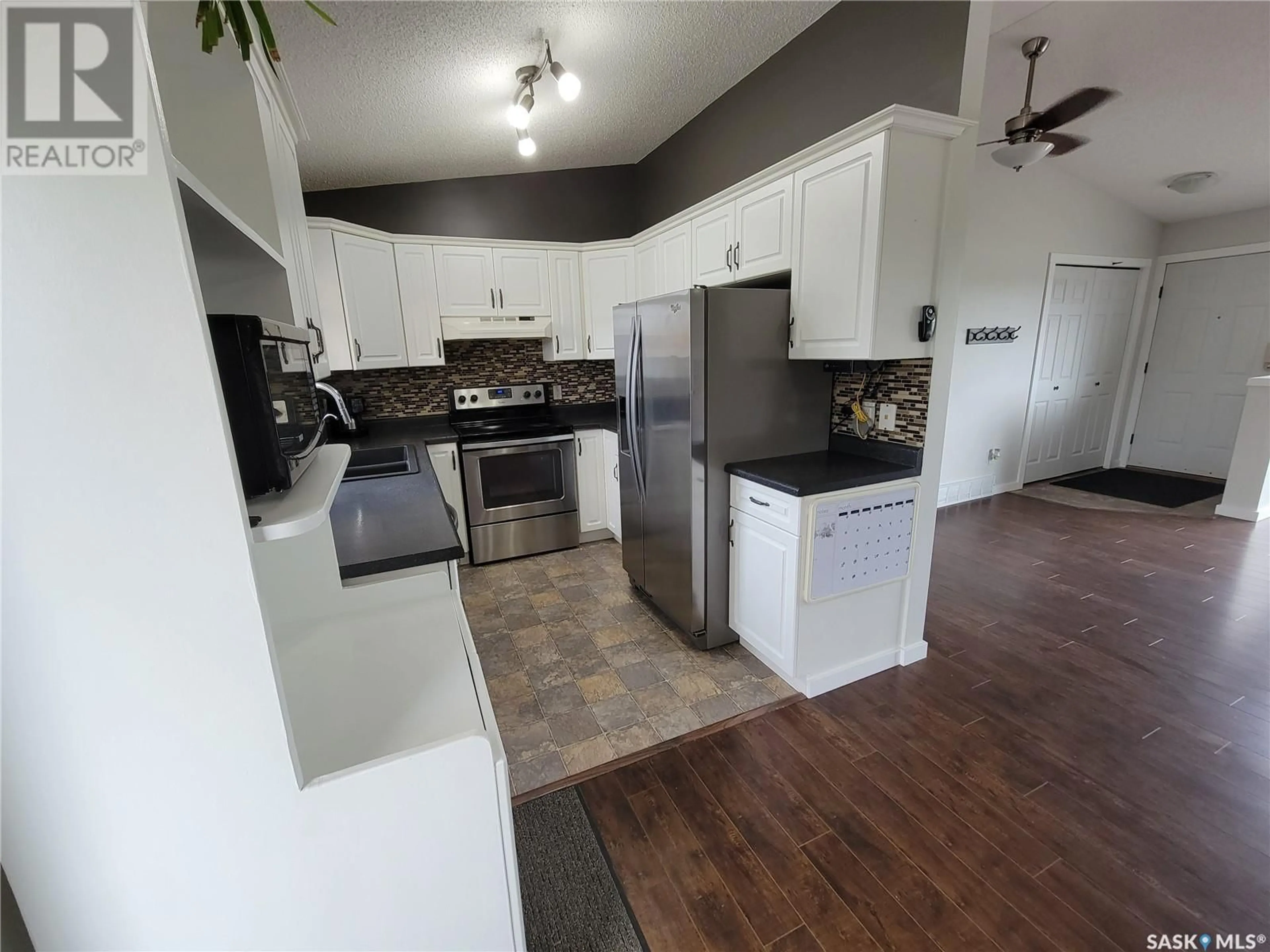 Open concept kitchen, unknown for 272 5TH AVENUE, Unity Saskatchewan S0K4L0