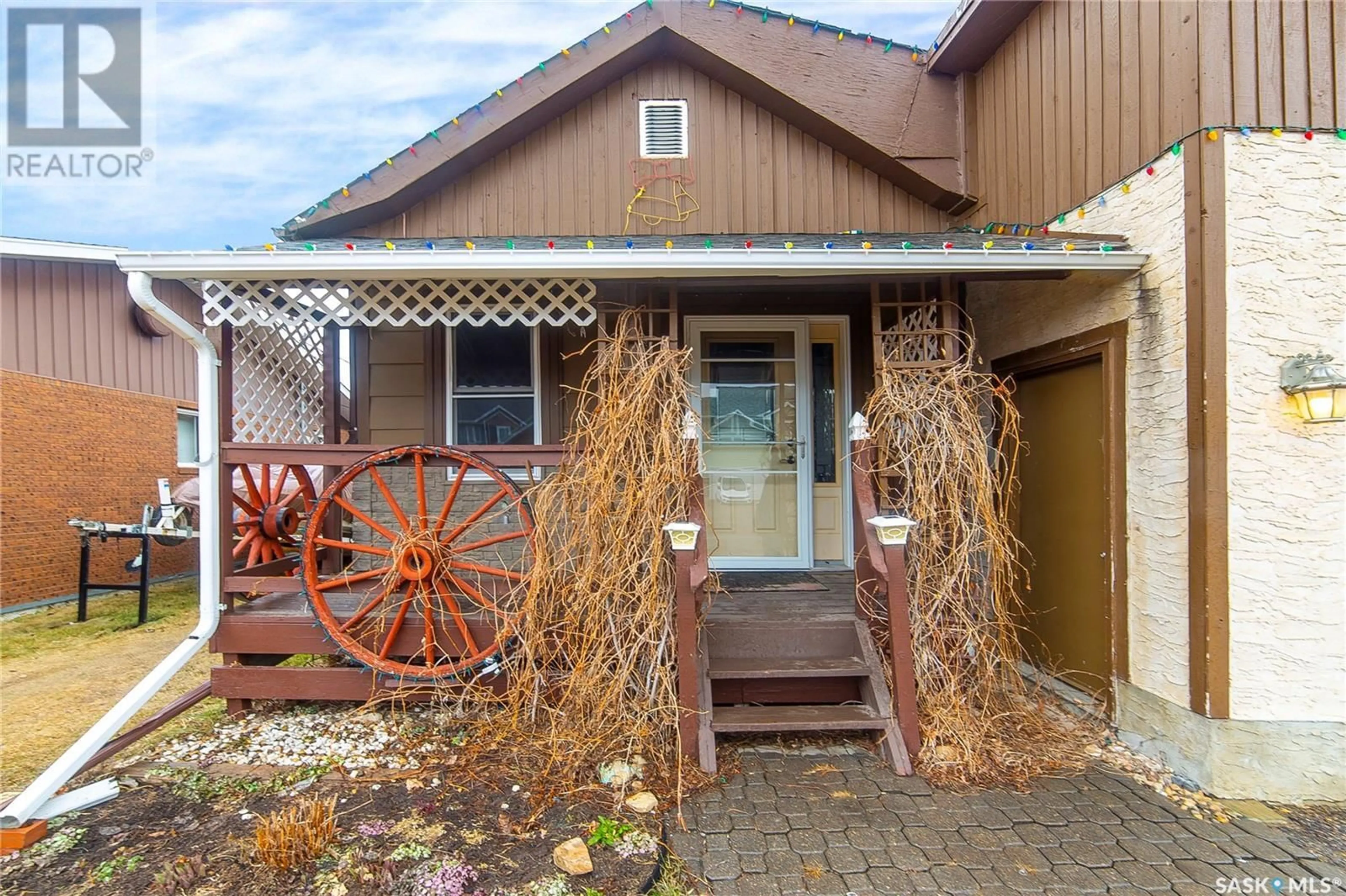 Patio, street for 204 5TH AVENUE, Aberdeen Saskatchewan S0K0A0