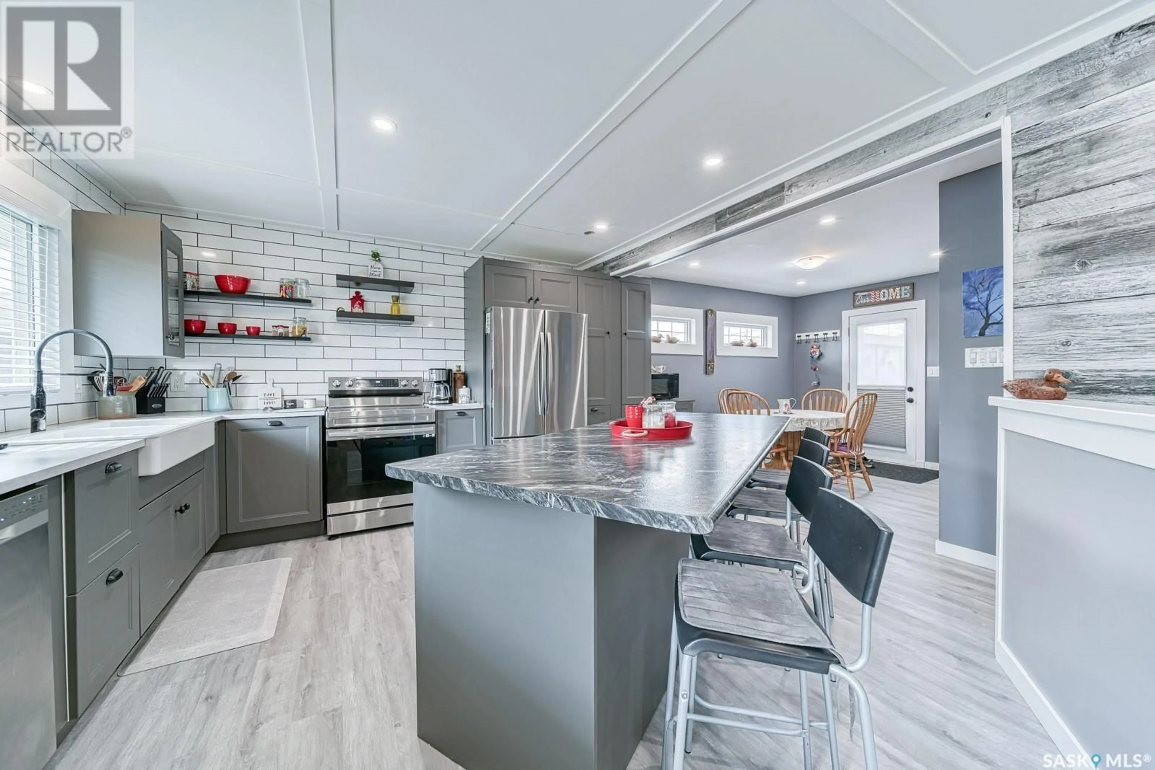Open concept kitchen, ceramic/tile floor for 10 BECKETT PLACE, Regina Saskatchewan S4T5X1