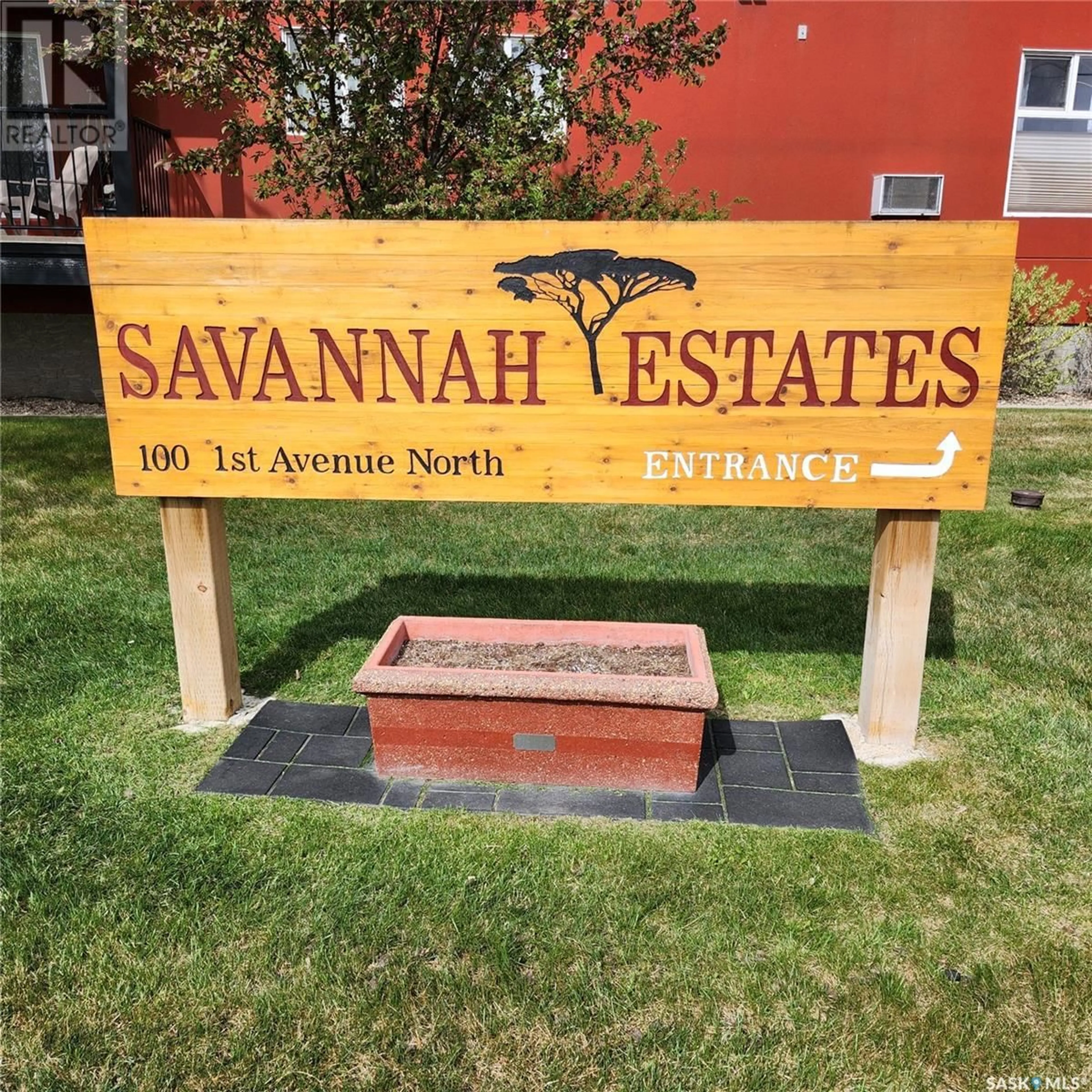 Indoor foyer for 100 - 108 1ST AVENUE, Warman Saskatchewan S0K0A1