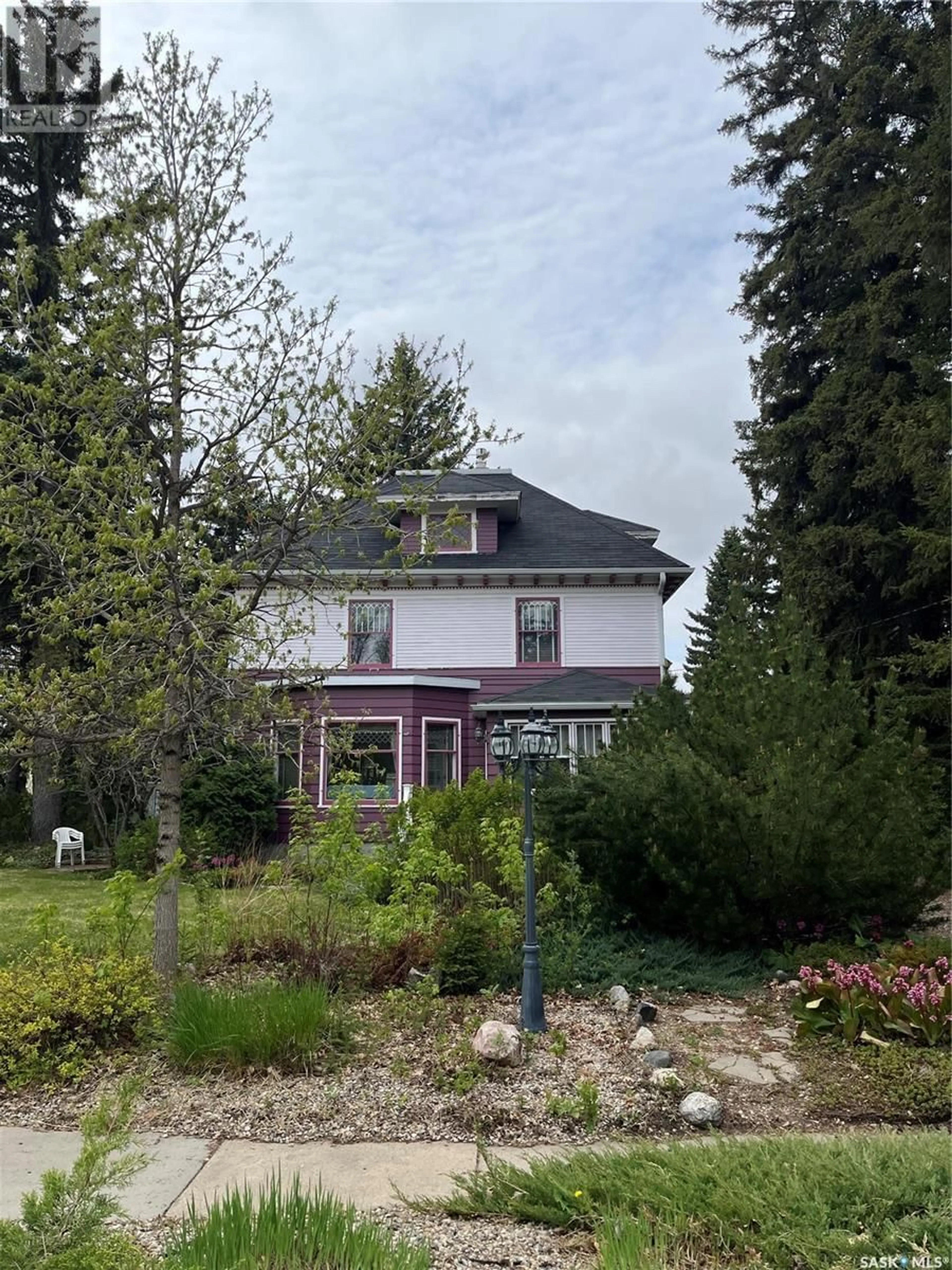 A pic from outside/outdoor area/front of a property/back of a property/a pic from drone, building for 910 BOYLE STREET, Indian Head Saskatchewan S0G2K0