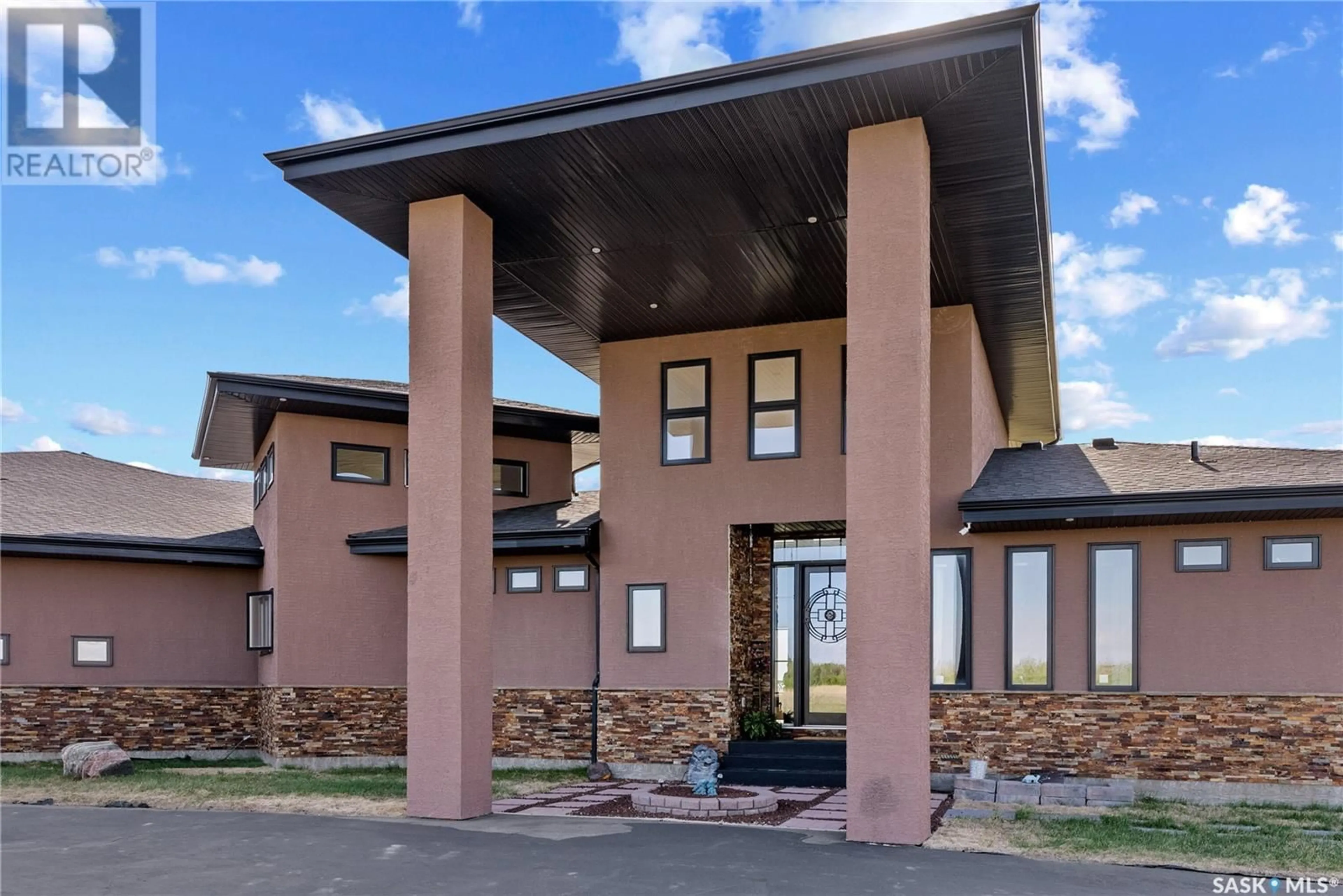 Indoor foyer for 212 BERGHEIM ROAD, Aberdeen Rm No. 373 Saskatchewan S7A0A1