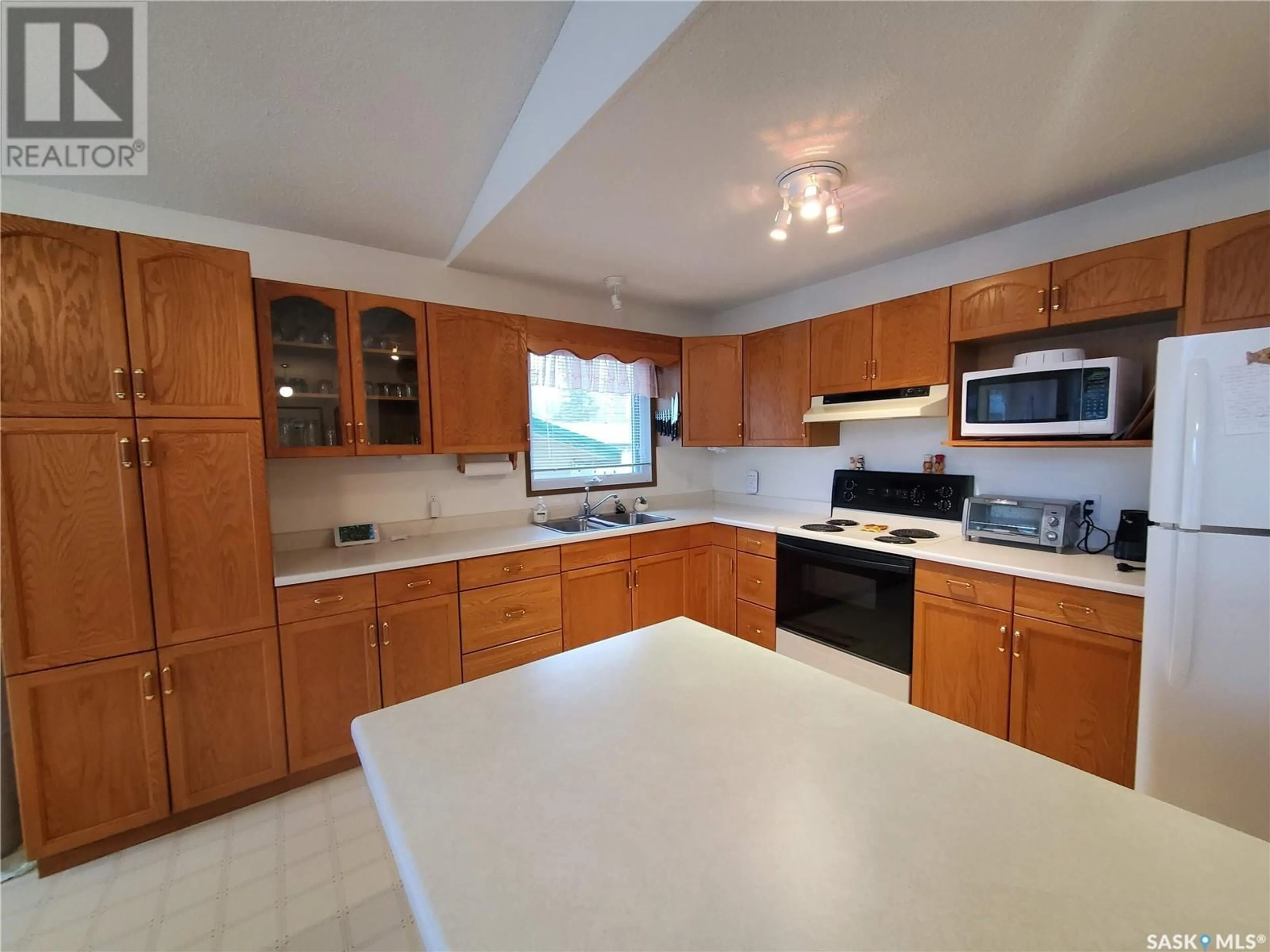 Standard kitchen, unknown for 905 TOGO AVENUE, Kamsack Saskatchewan S0A1S0