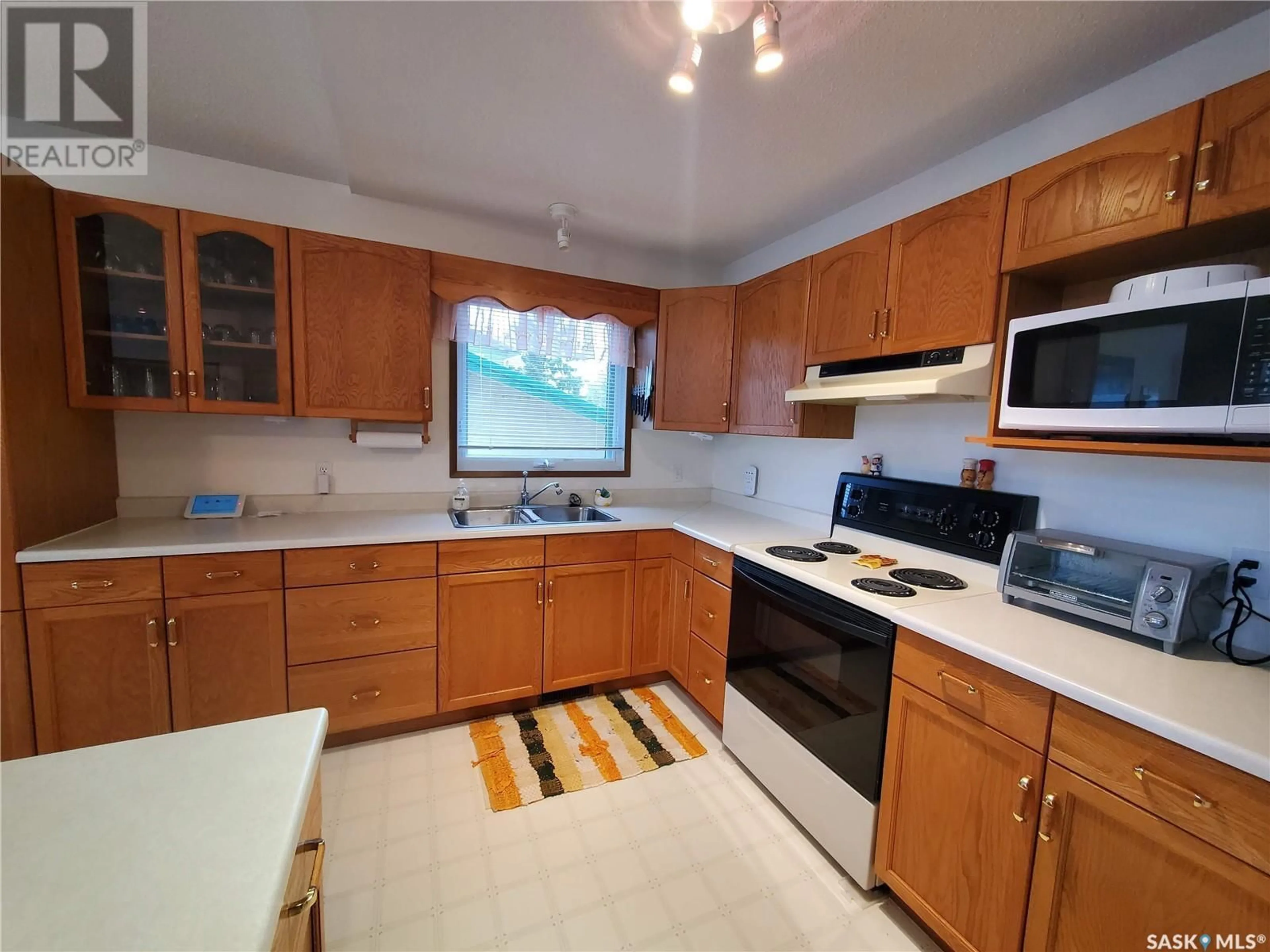 Standard kitchen, unknown for 905 TOGO AVENUE, Kamsack Saskatchewan S0A1S0