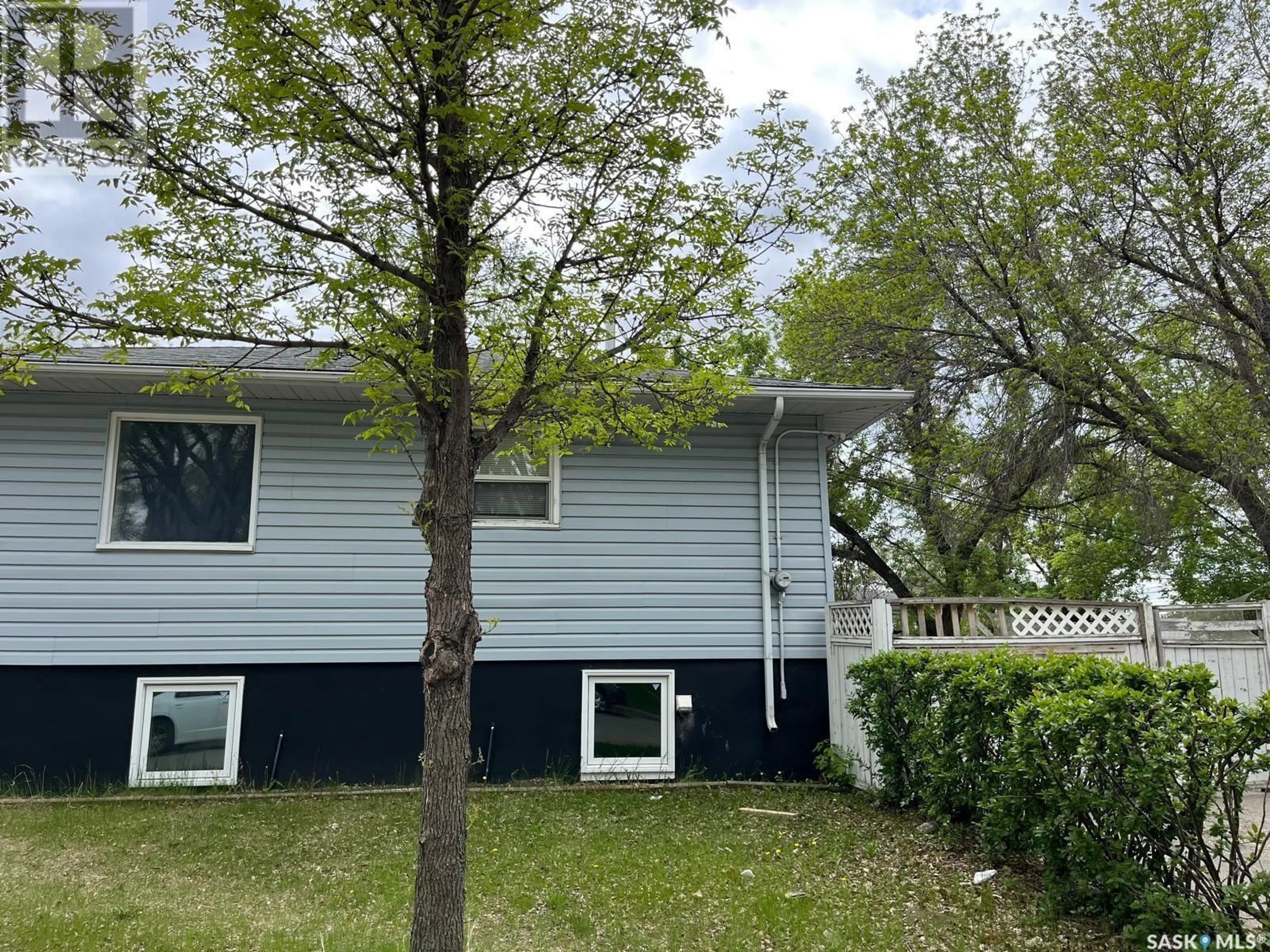 Home with vinyl exterior material, street for 237 WITNEY AVENUE, Saskatoon Saskatchewan S7L3M2
