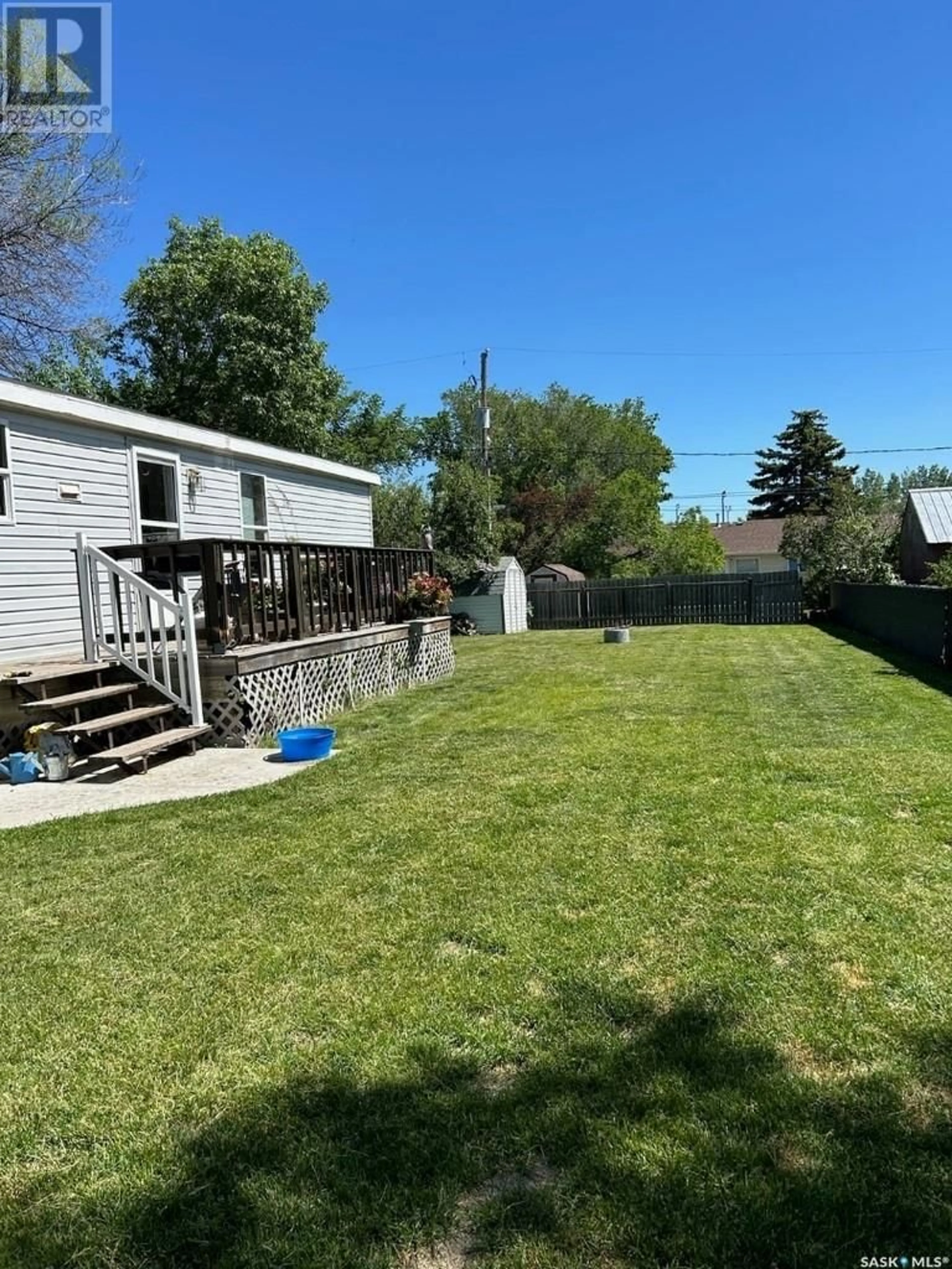 A pic from outside/outdoor area/front of a property/back of a property/a pic from drone, unknown for 127 4TH STREET, Alameda Saskatchewan S0C0A0