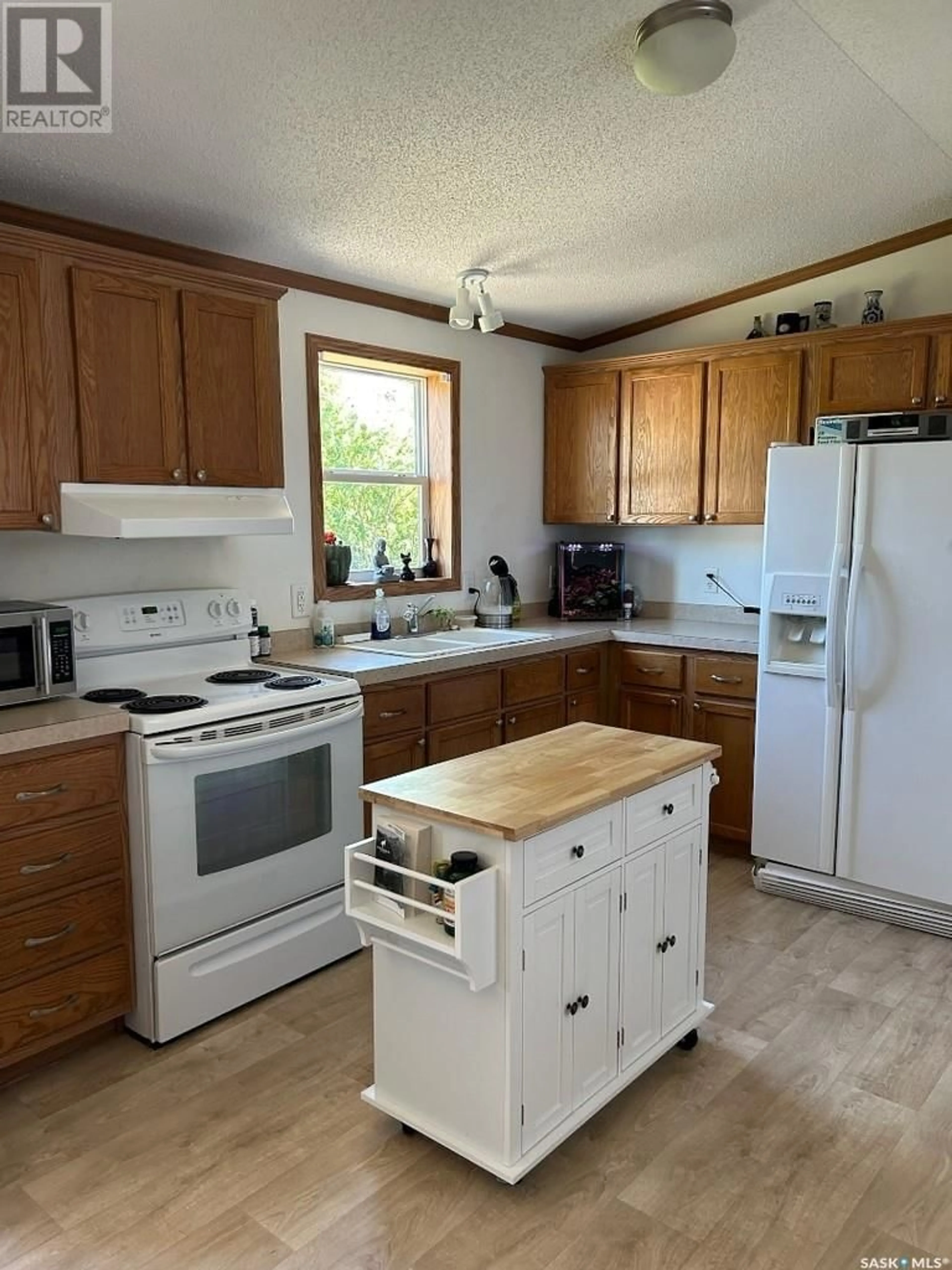 Standard kitchen, wood/laminate floor for 127 4TH STREET, Alameda Saskatchewan S0C0A0