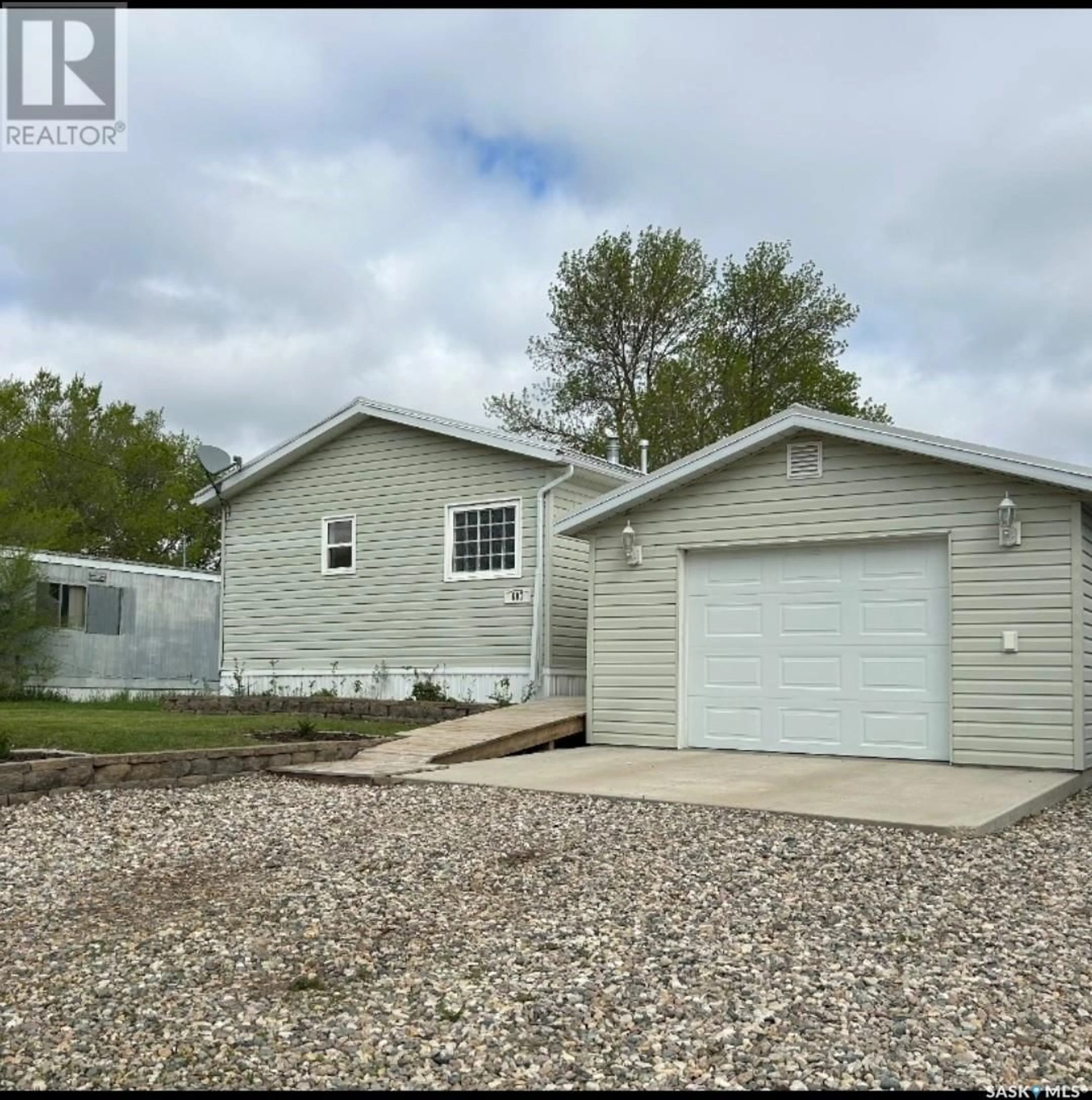 Shed for 607 BEHARREL STREET, Oxbow Saskatchewan S0C2B0