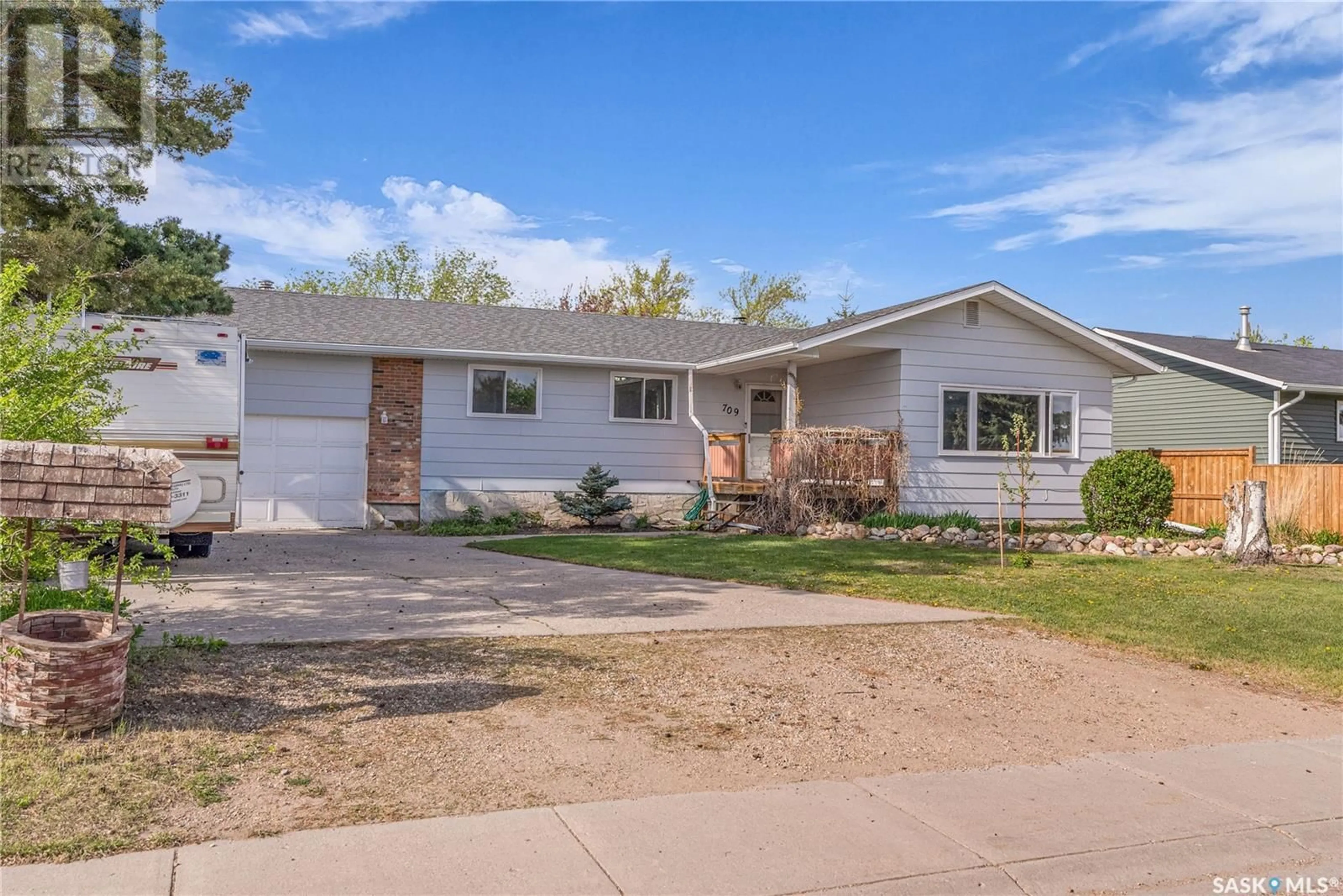 Home with vinyl exterior material, street for 709 2ND STREET S, Martensville Saskatchewan S0K2T0