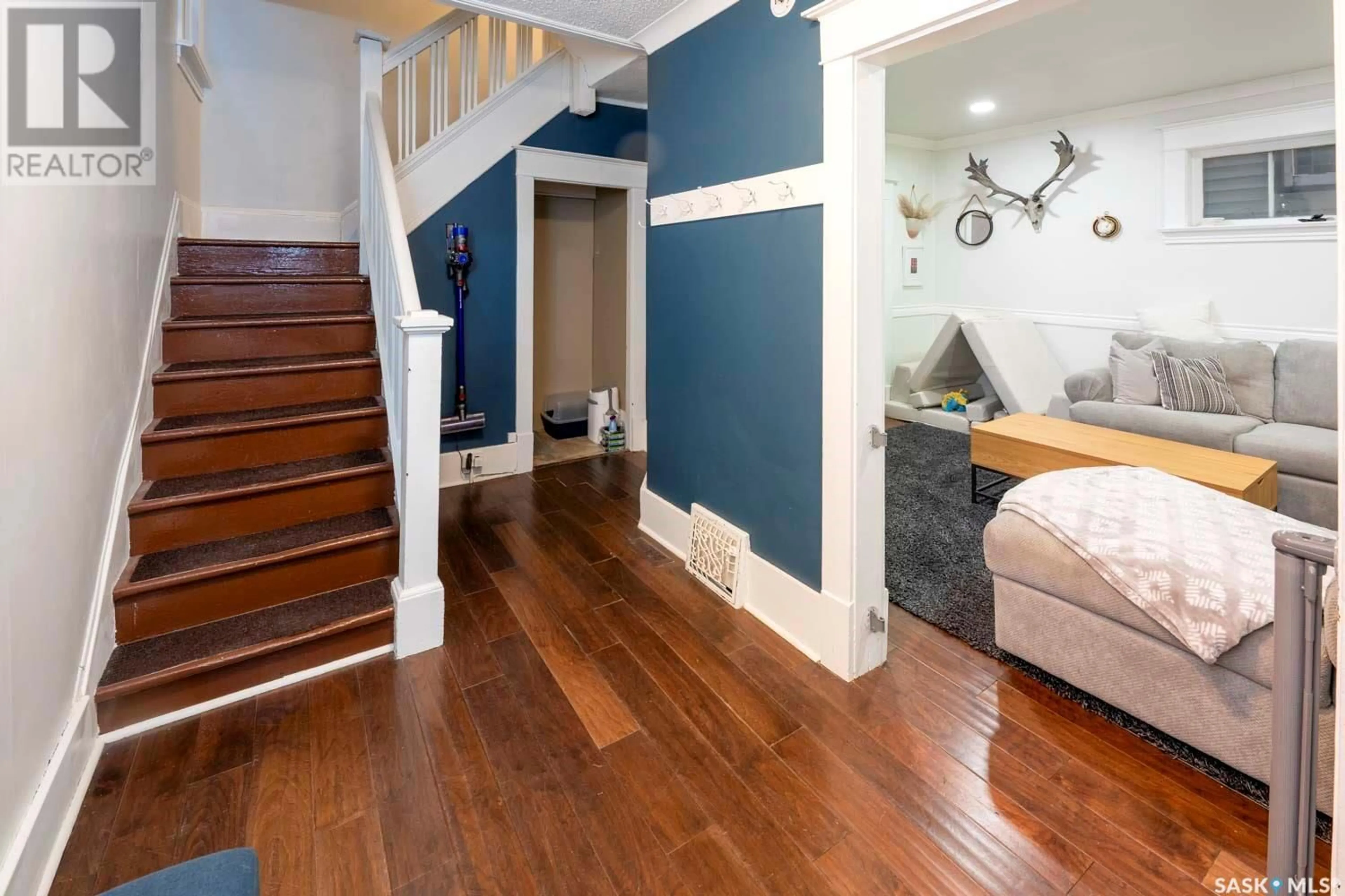 Indoor entryway for 2329 MONTREAL STREET, Regina Saskatchewan S4P1L9