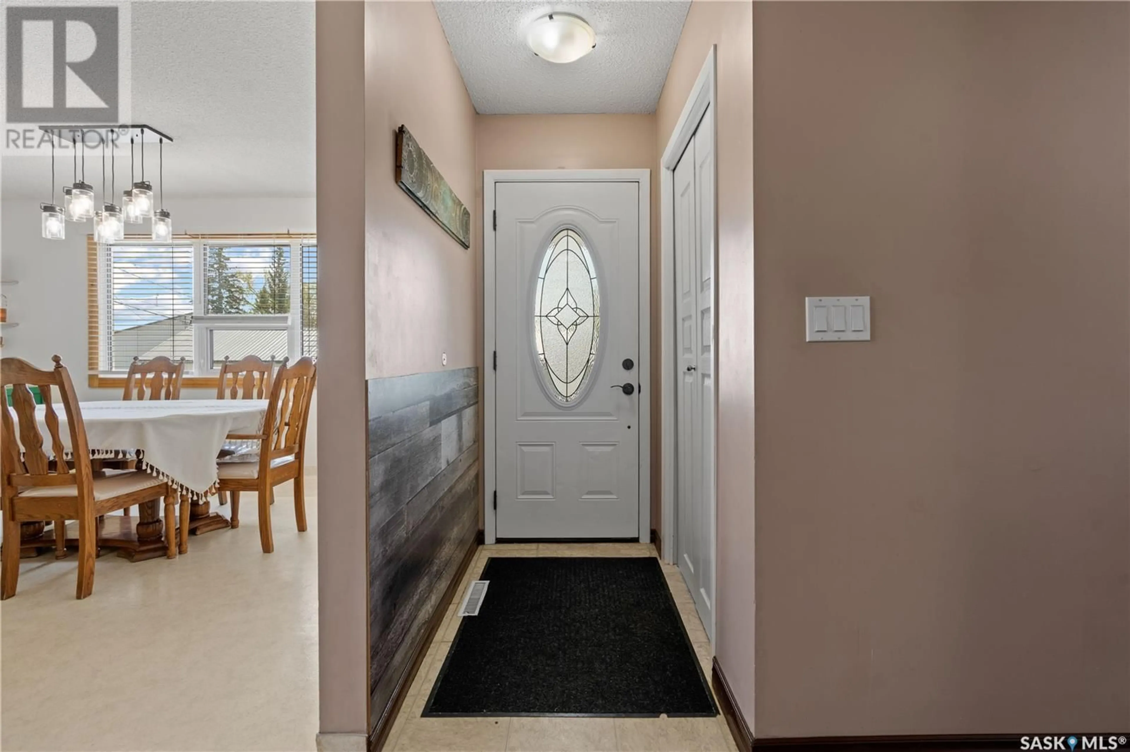 Indoor entryway for 384 ASSINIBOIA AVENUE, Southey Saskatchewan S0G4P0