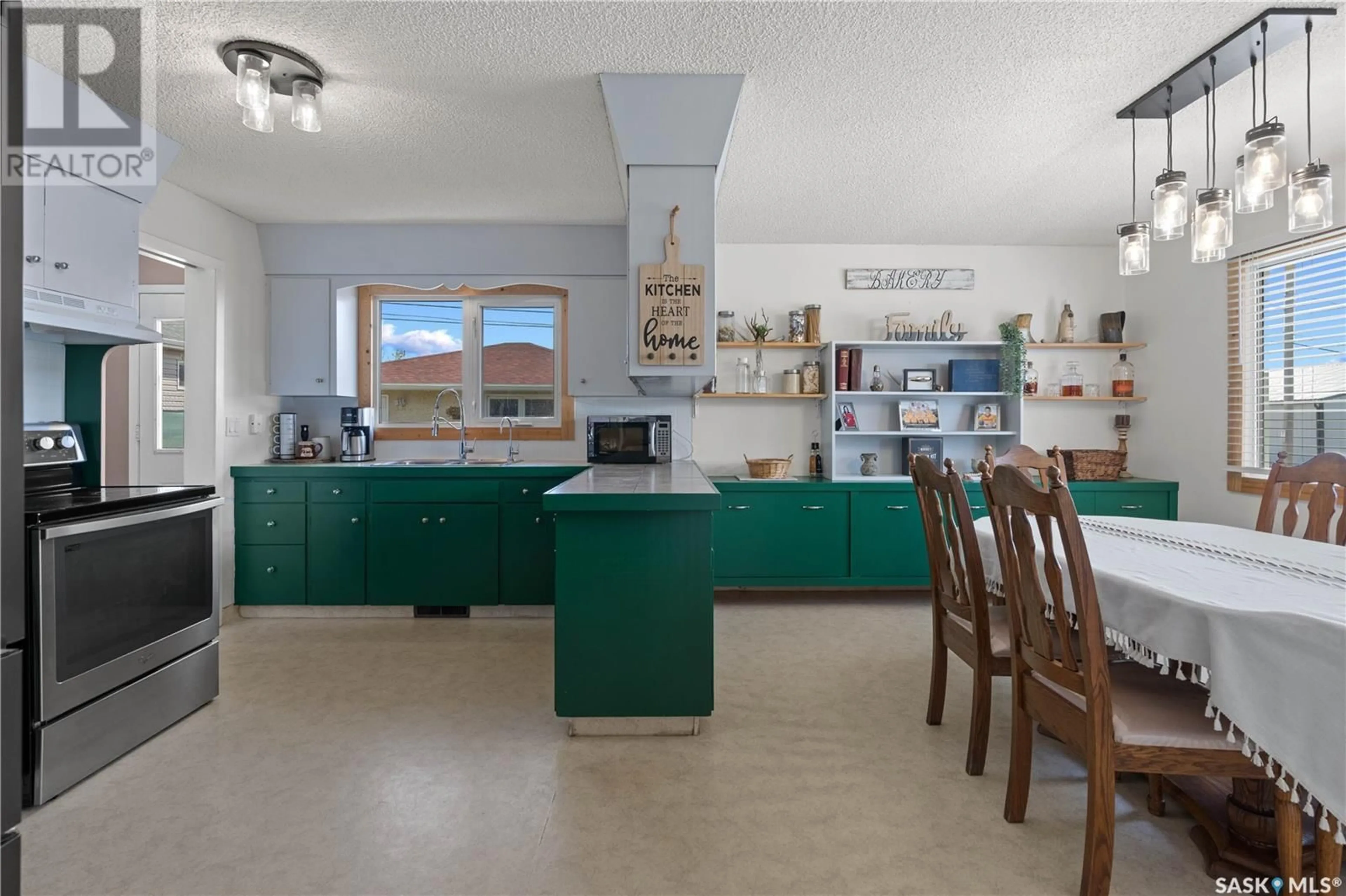 Open concept kitchen, unknown for 384 ASSINIBOIA AVENUE, Southey Saskatchewan S0G4P0