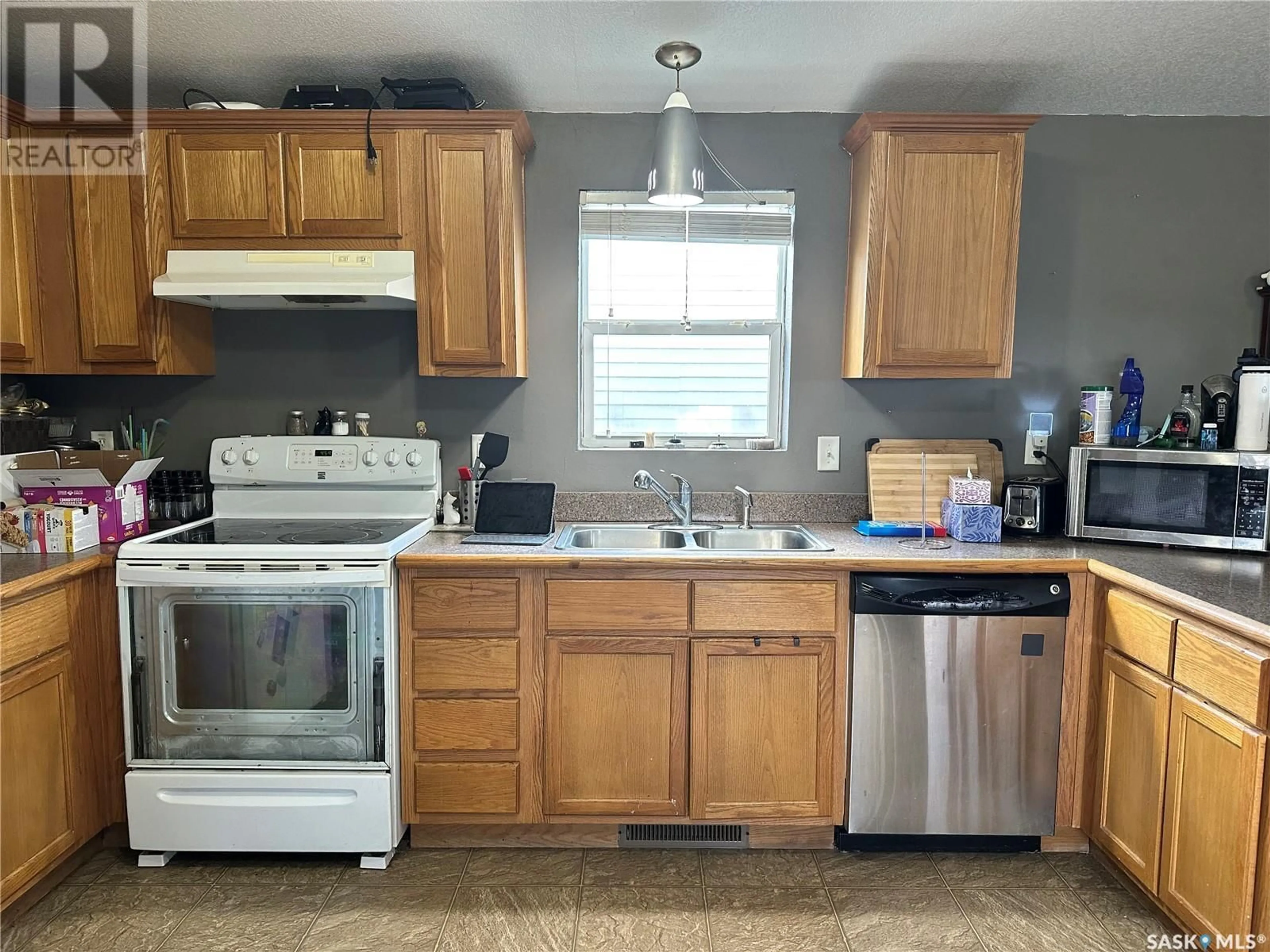 Standard kitchen, unknown for 158 PRAIRIE SUN COURT, Swift Current Saskatchewan S9H3X6