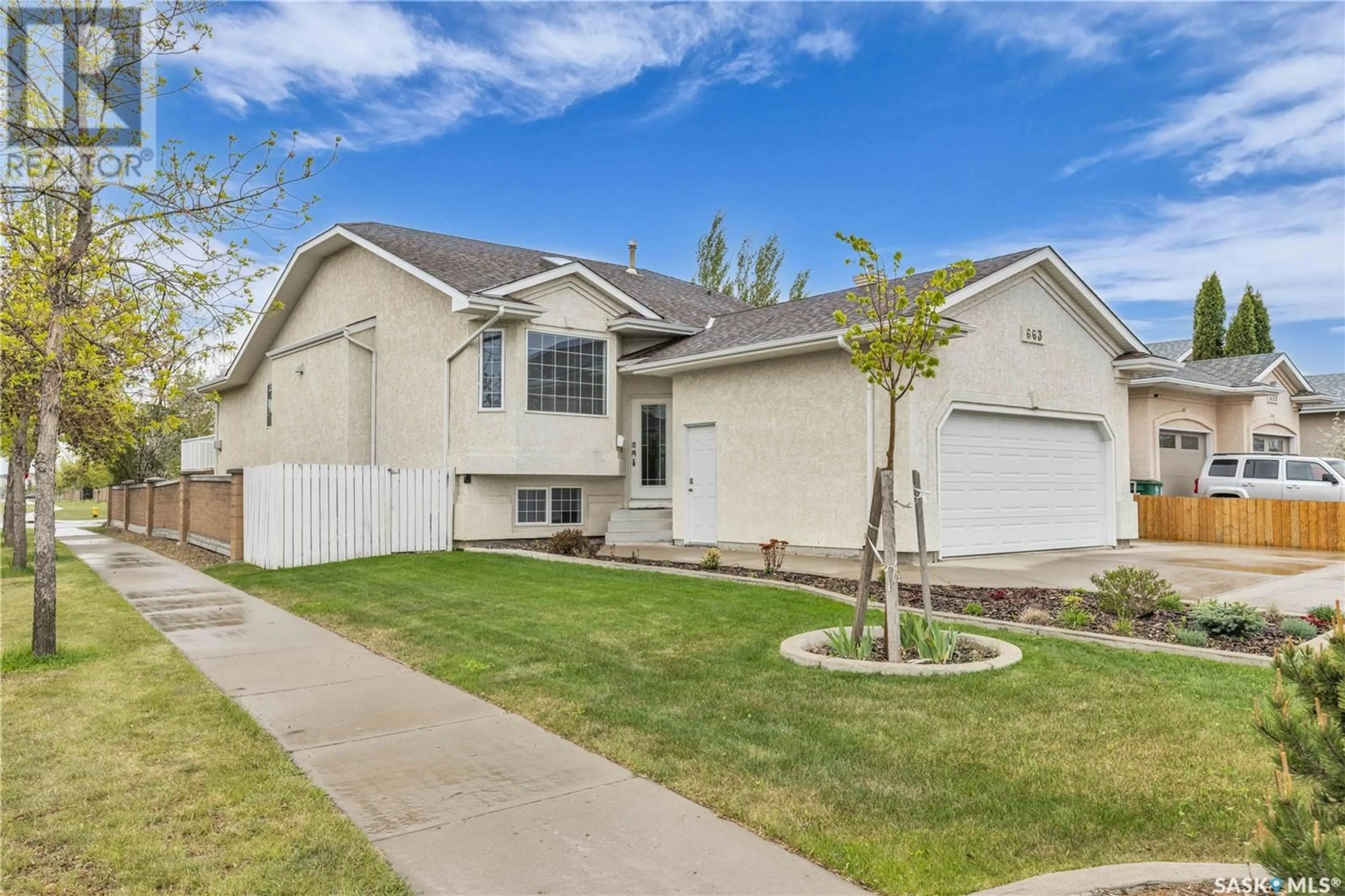 Home with vinyl exterior material, street for 663 BRIARVALE TERRACE, Saskatoon Saskatchewan S7V1B9