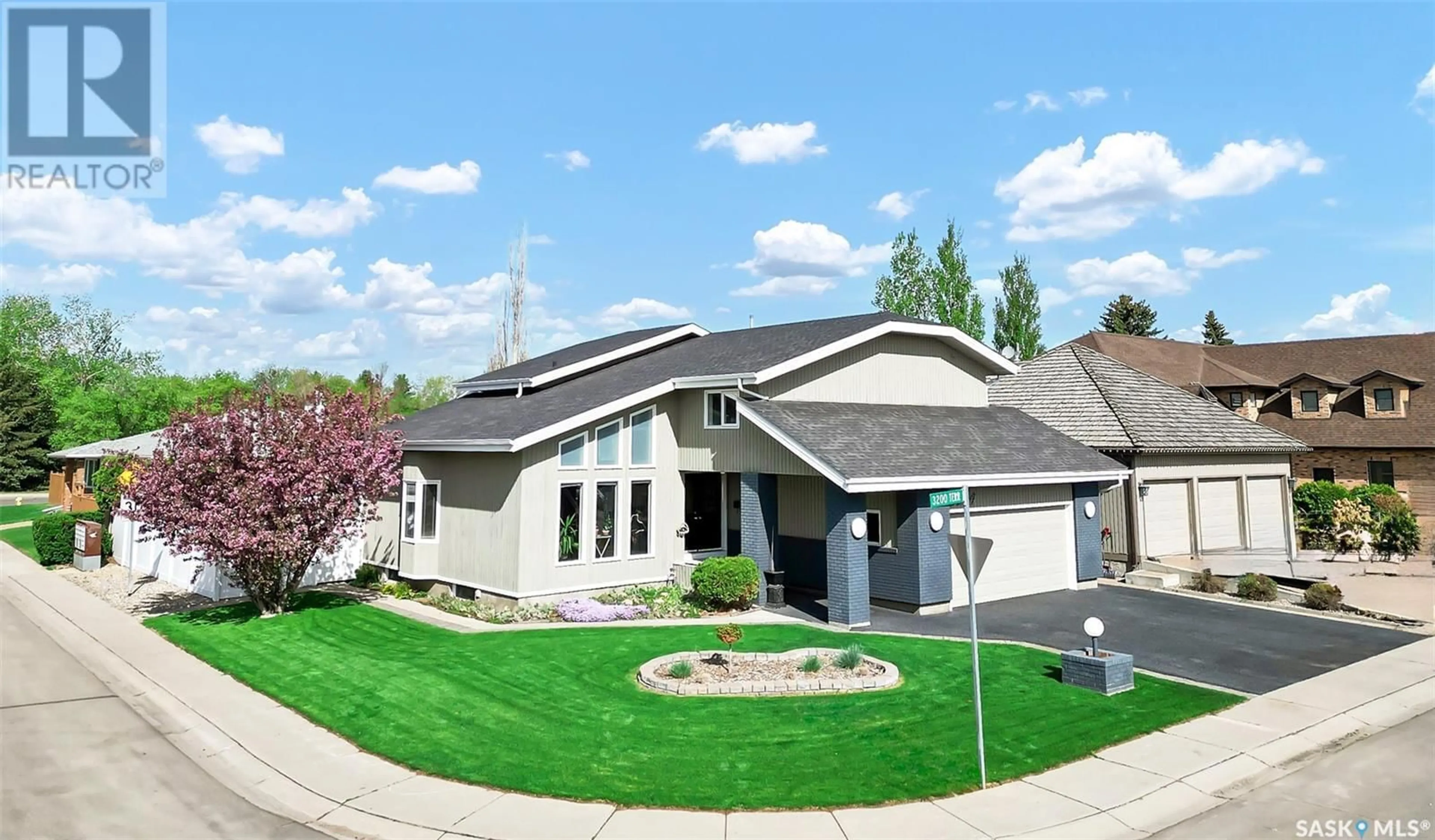 Home with vinyl exterior material, unknown for 3254 CALDER TERRACE, Saskatoon Saskatchewan S7J4W9