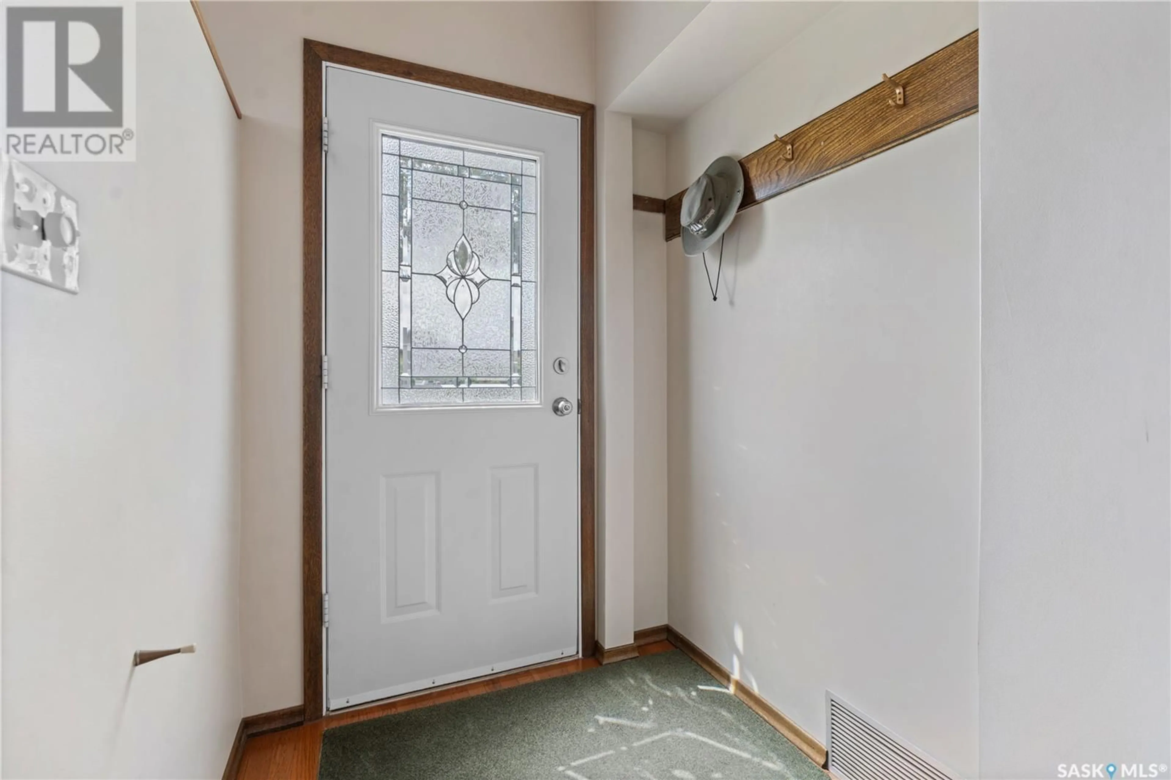 Indoor entryway for 107 BARBER PLACE, Regina Beach Saskatchewan S0G4C0