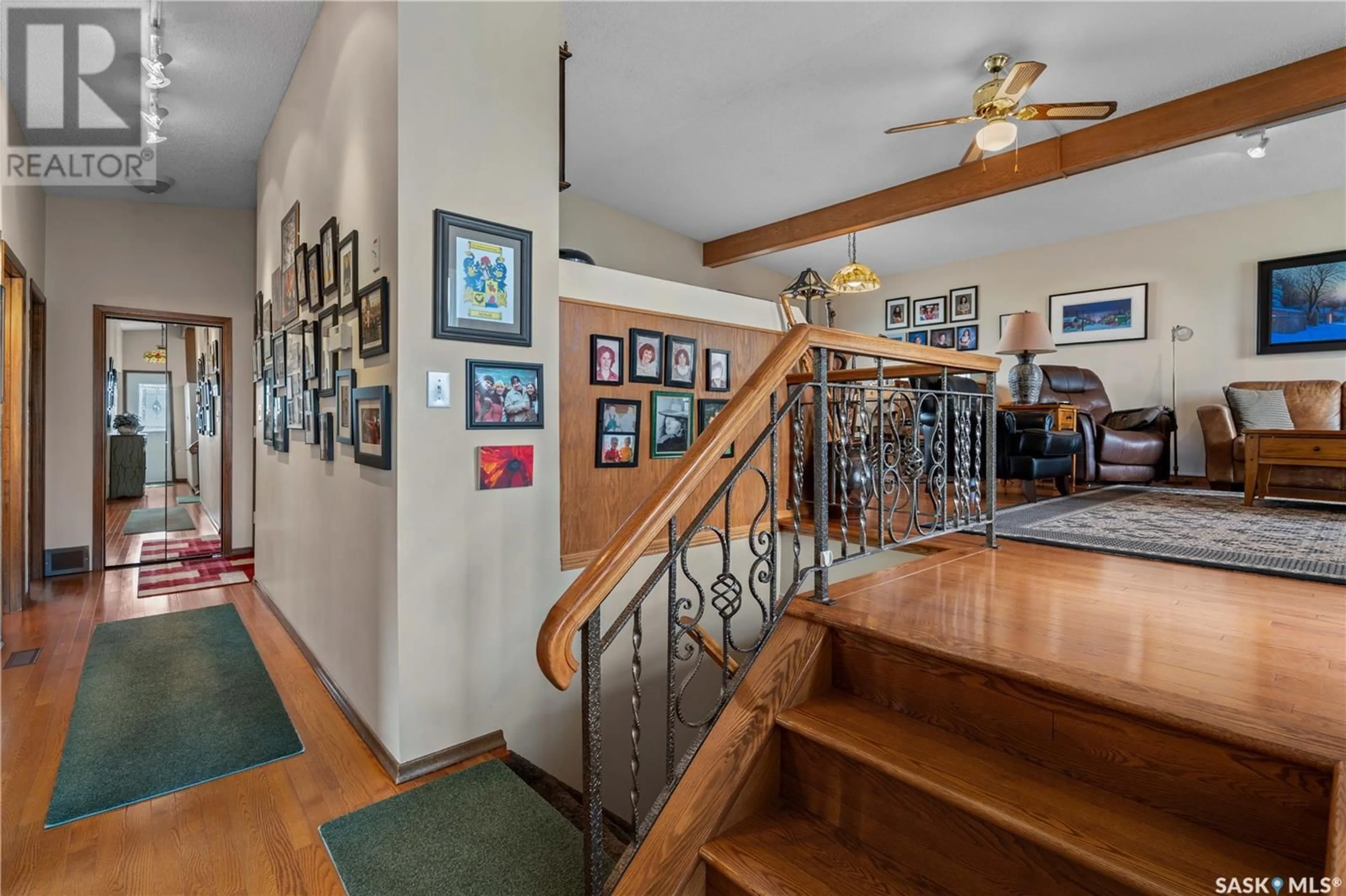 Indoor foyer for 107 BARBER PLACE, Regina Beach Saskatchewan S0G4C0