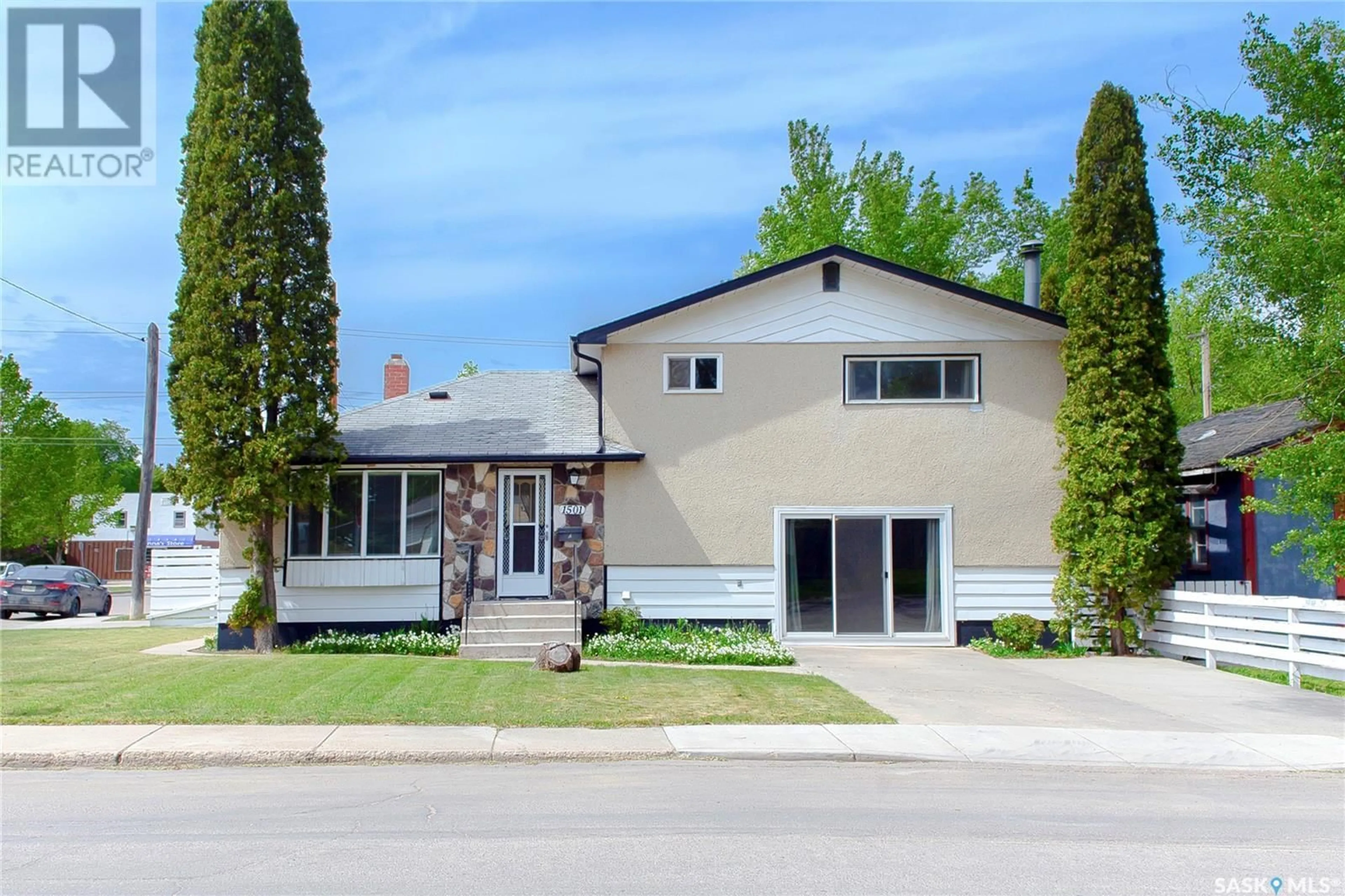 Home with vinyl exterior material, street for 1501 PRINCE OF WALES AVENUE, Saskatoon Saskatchewan S7K3E1