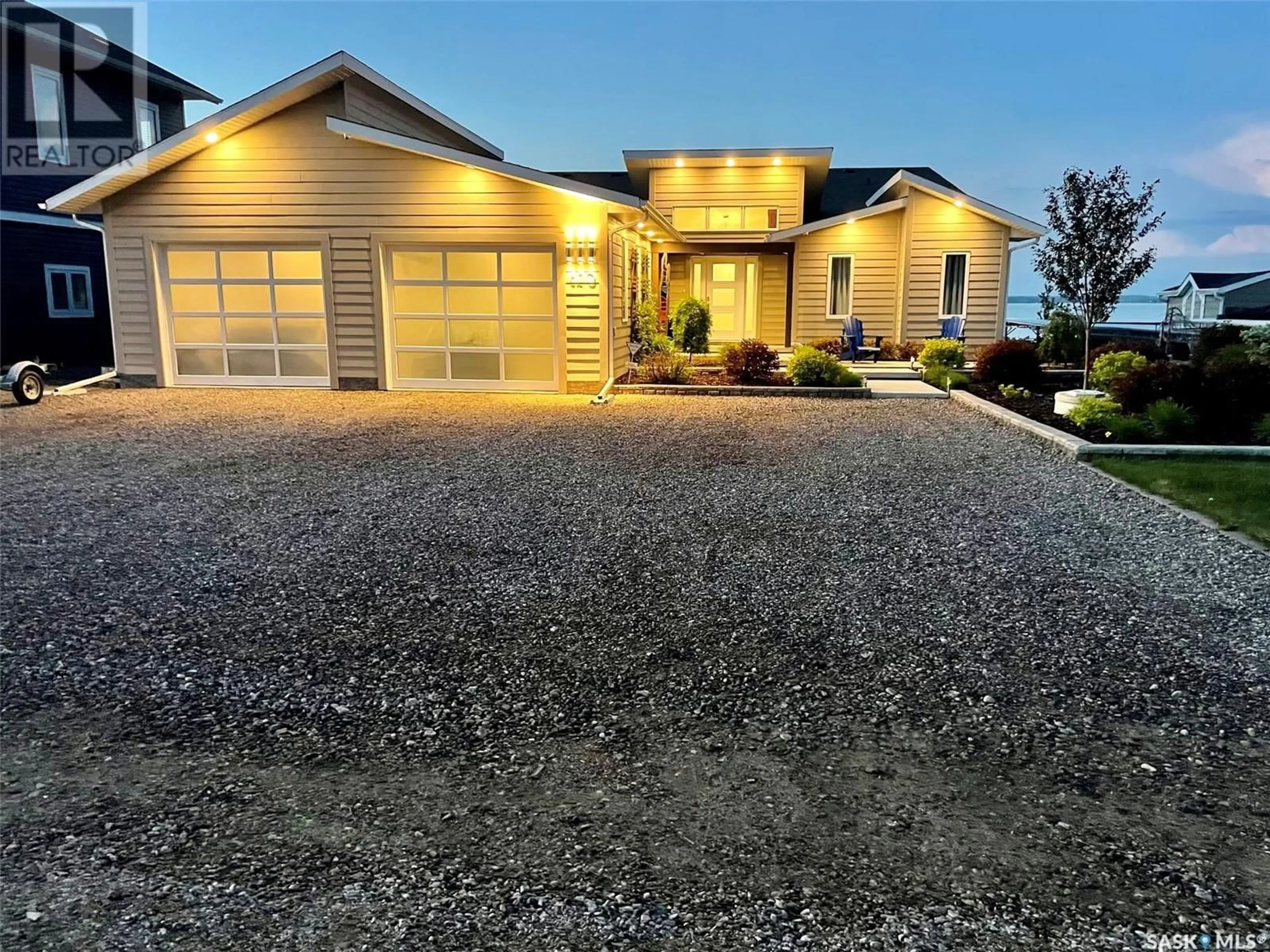 Home with vinyl exterior material, street for 620 LAKESHORE DRIVE, Meota Saskatchewan S0M1X0