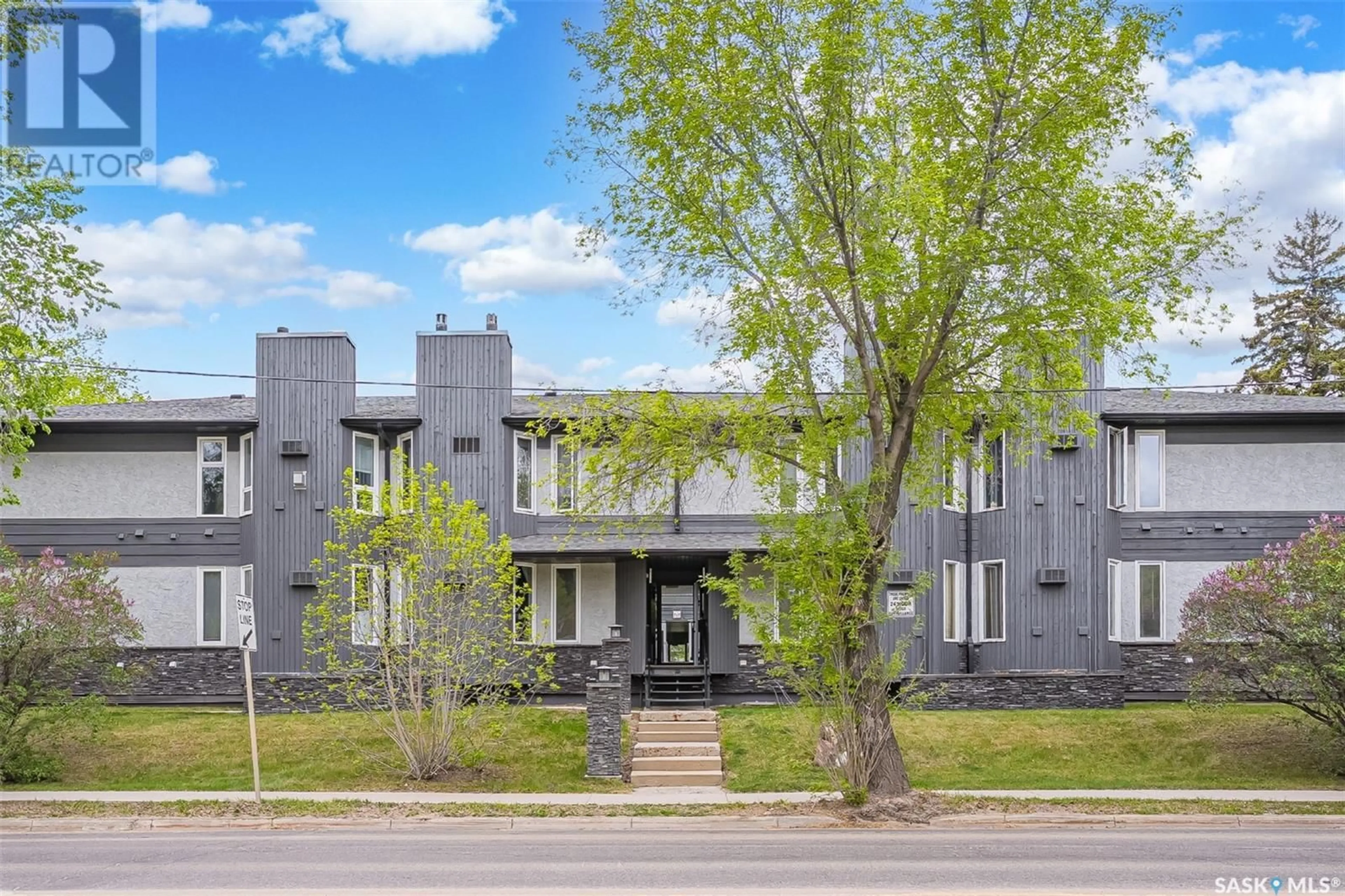Home with brick exterior material, building for 211 - 114 CLARENCE AVENUE, Saskatoon Saskatchewan S7N1H1