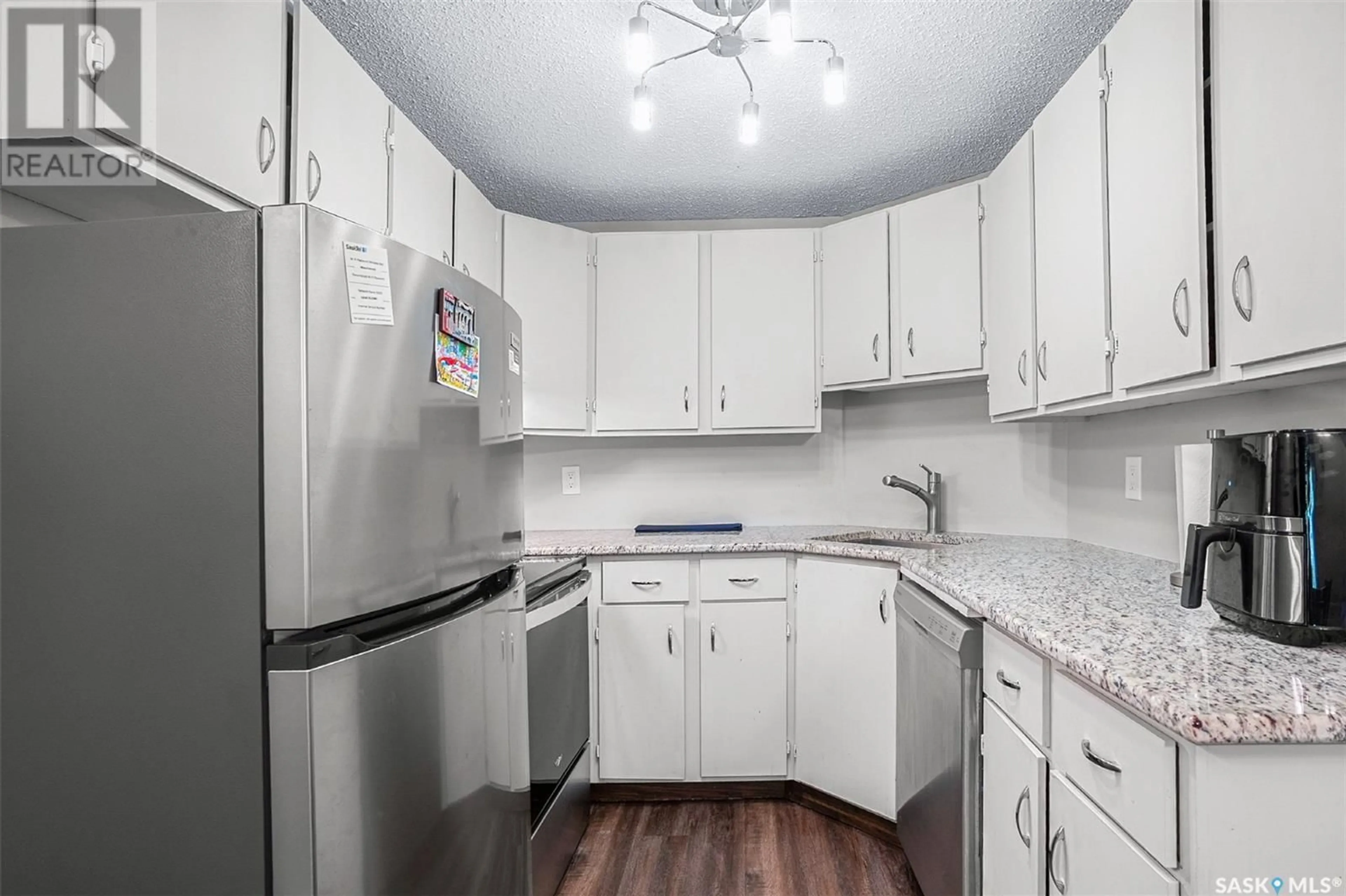 Standard kitchen, unknown for 211 - 114 CLARENCE AVENUE, Saskatoon Saskatchewan S7N1H1