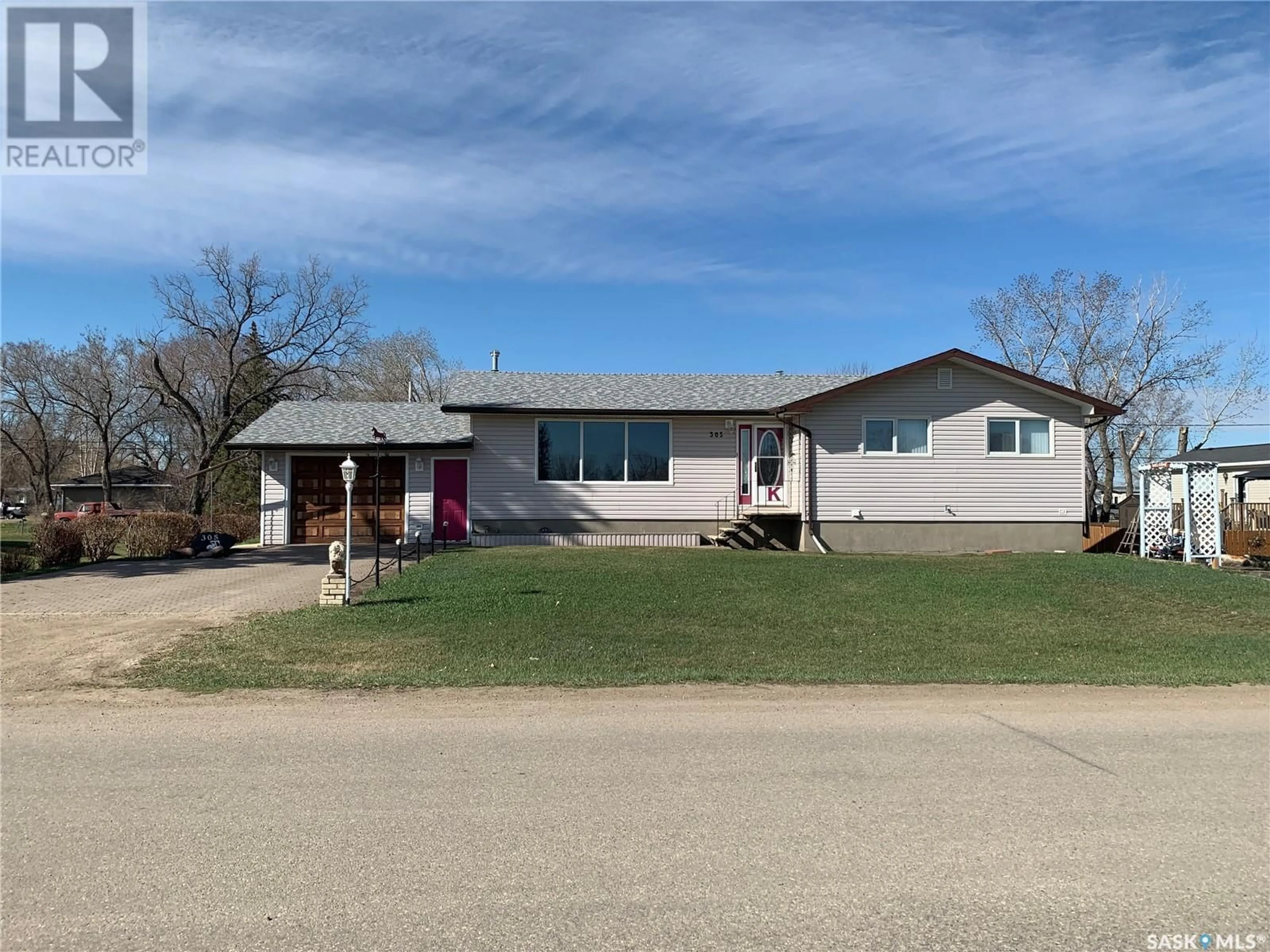 A pic from outside/outdoor area/front of a property/back of a property/a pic from drone, street for 305 RAILWAY AVENUE, Midale Saskatchewan S0C1S0