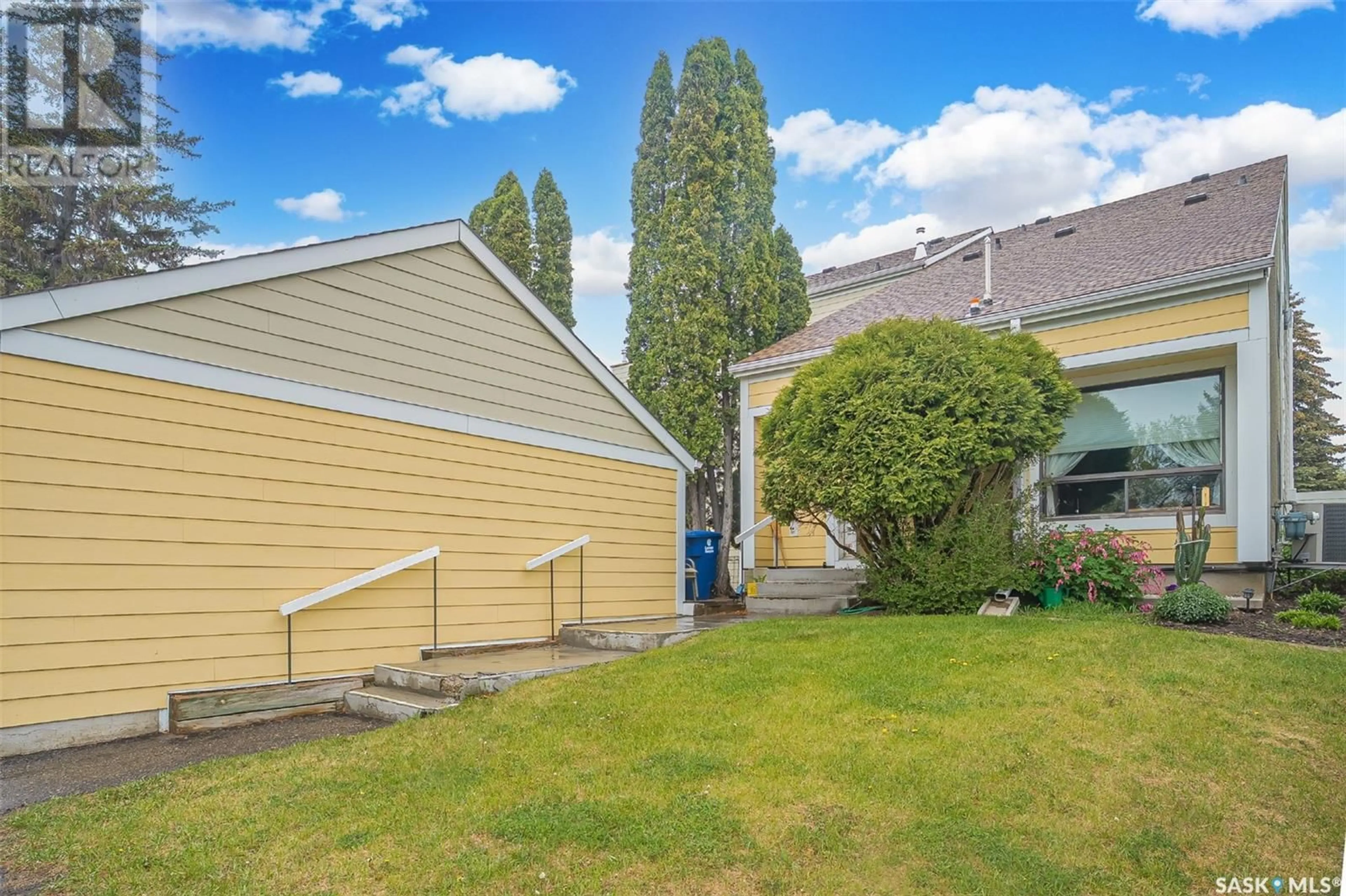 Patio, street for 154 227 SAGUENAY DRIVE, Saskatoon Saskatchewan S7K6G4