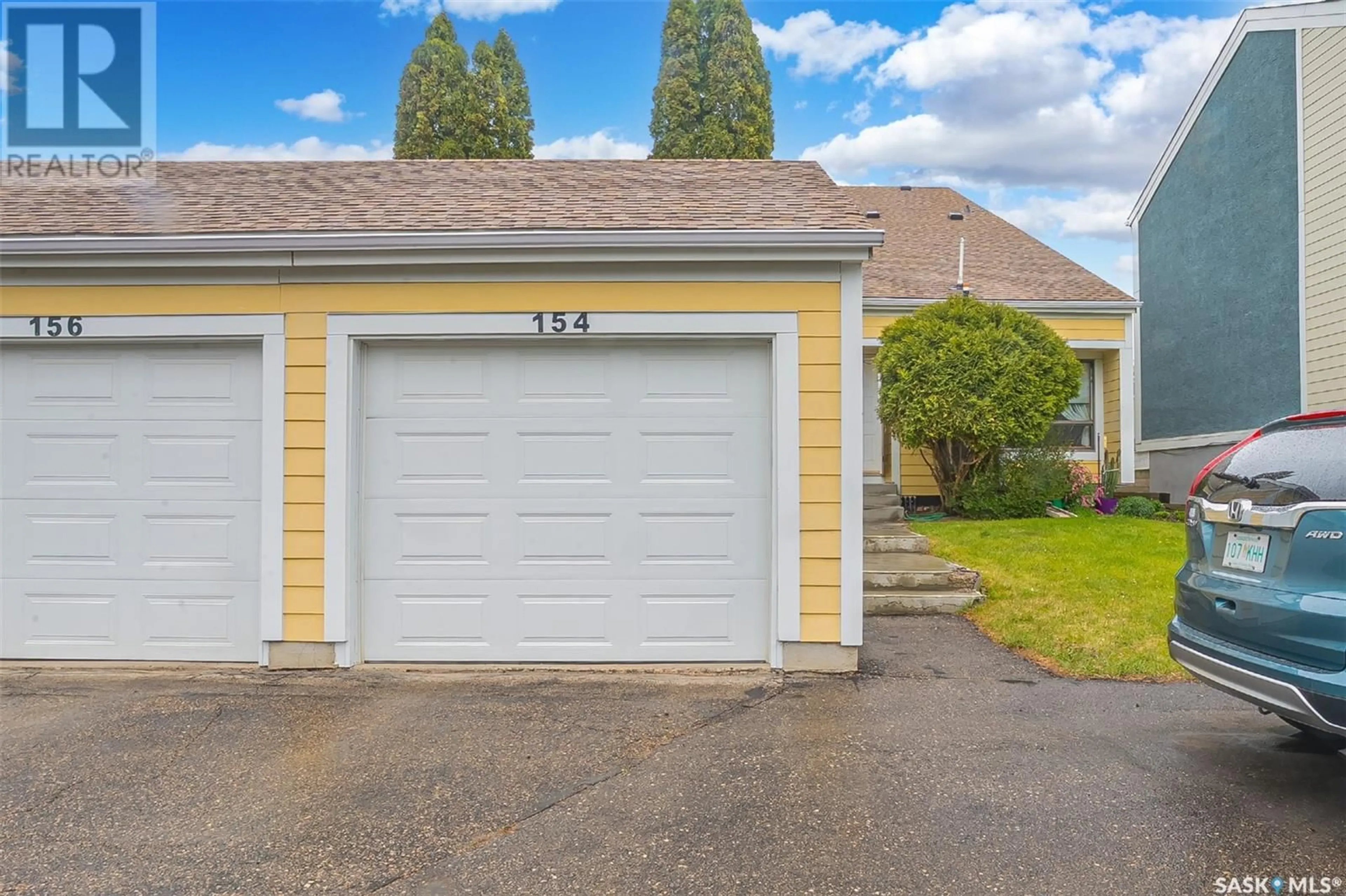 Indoor garage for 154 227 SAGUENAY DRIVE, Saskatoon Saskatchewan S7K6G4