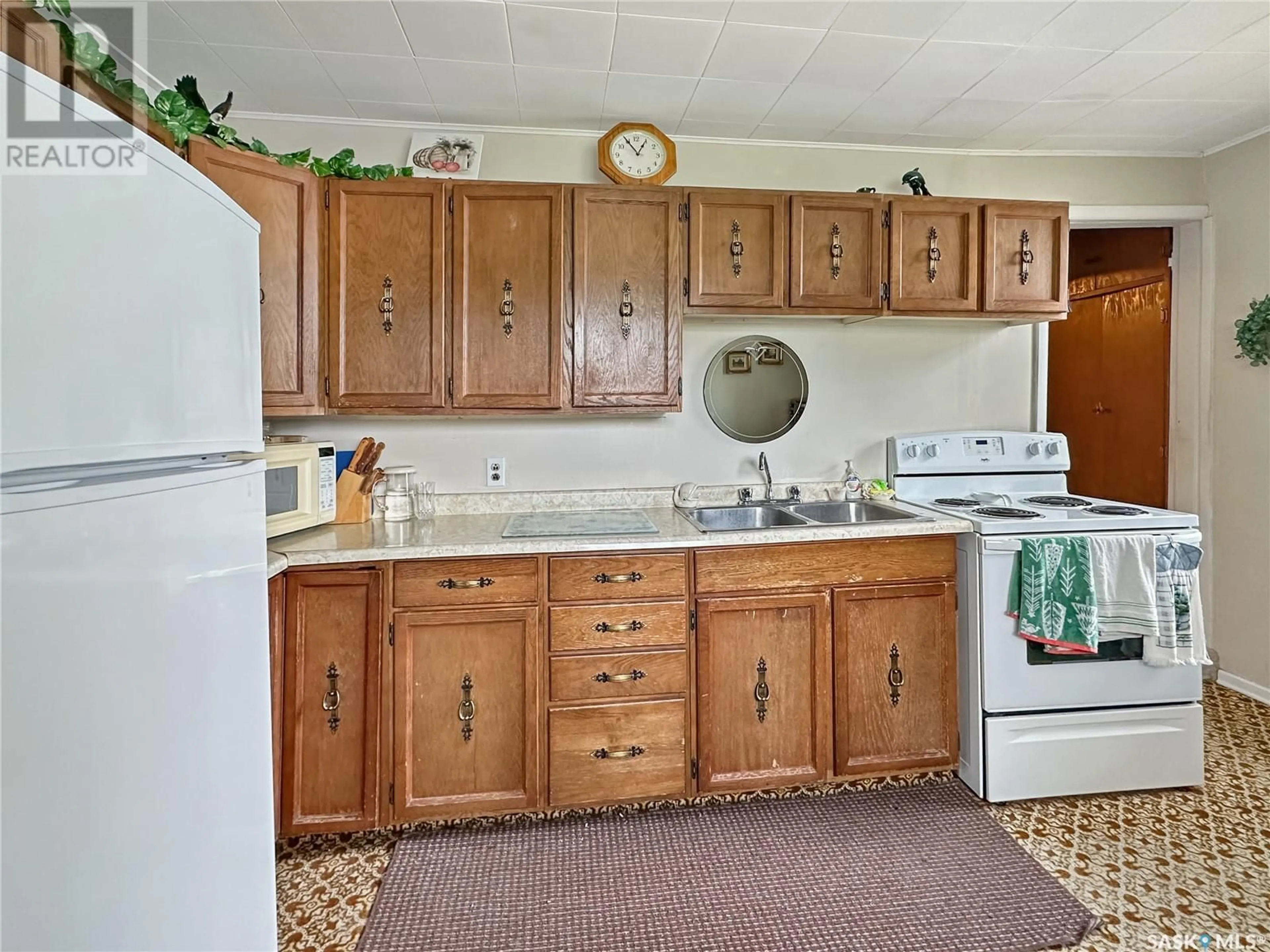 Standard kitchen, unknown for 815 BUXTON STREET, Indian Head Saskatchewan S0G2K0