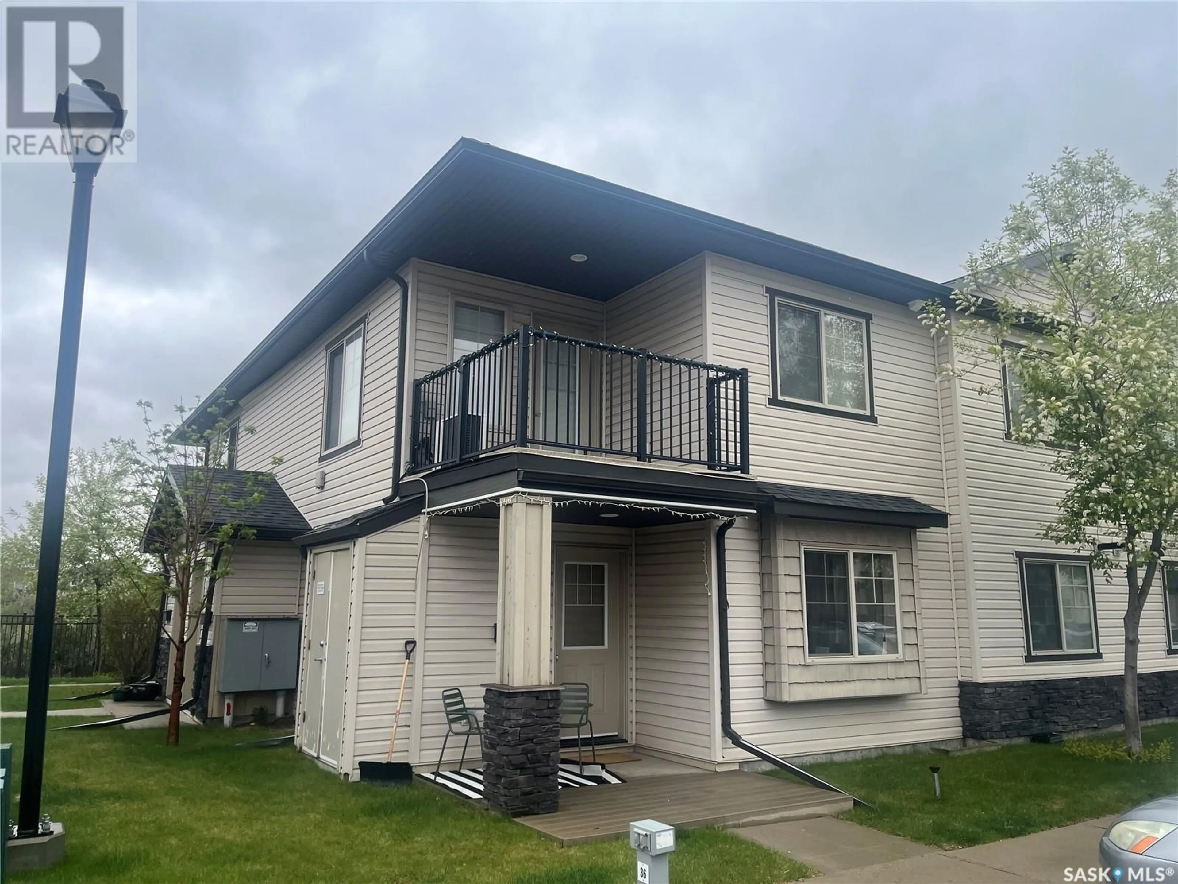 Home with vinyl exterior material, building for 123 5059 JAMES HILL ROAD, Regina Saskatchewan S4W0B9