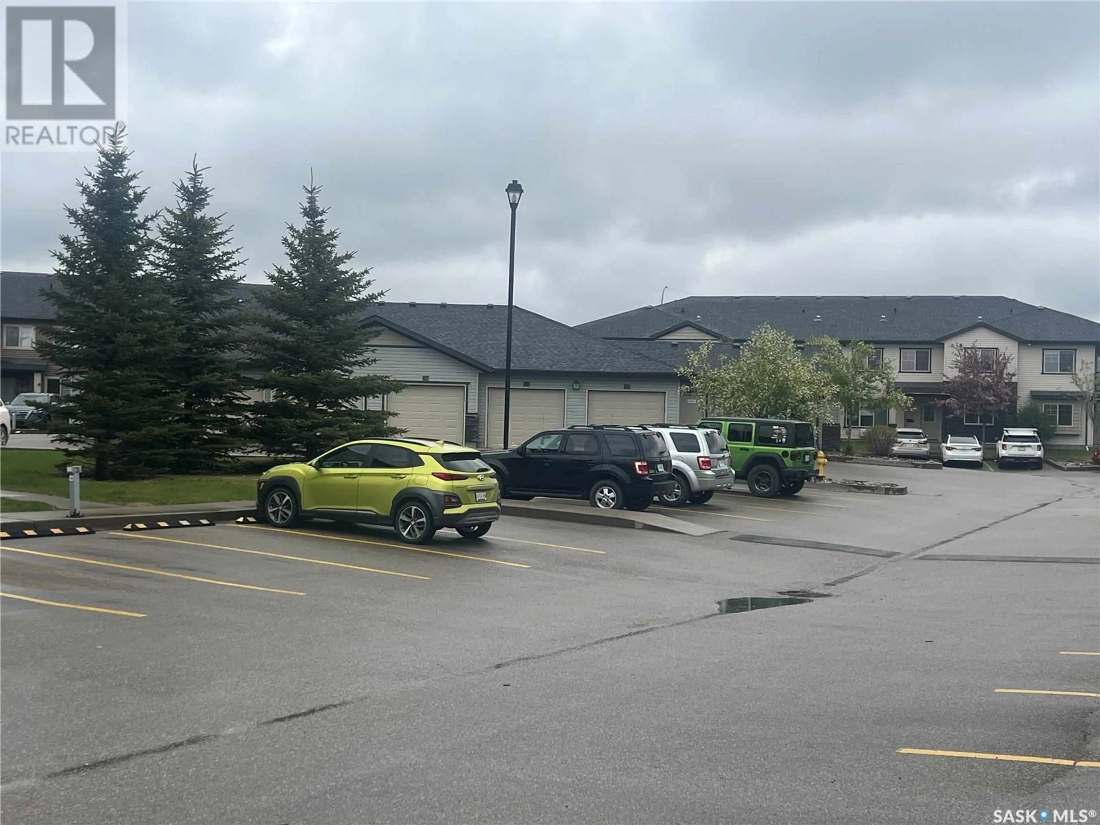 Parking for 123 5059 JAMES HILL ROAD, Regina Saskatchewan S4W0B9