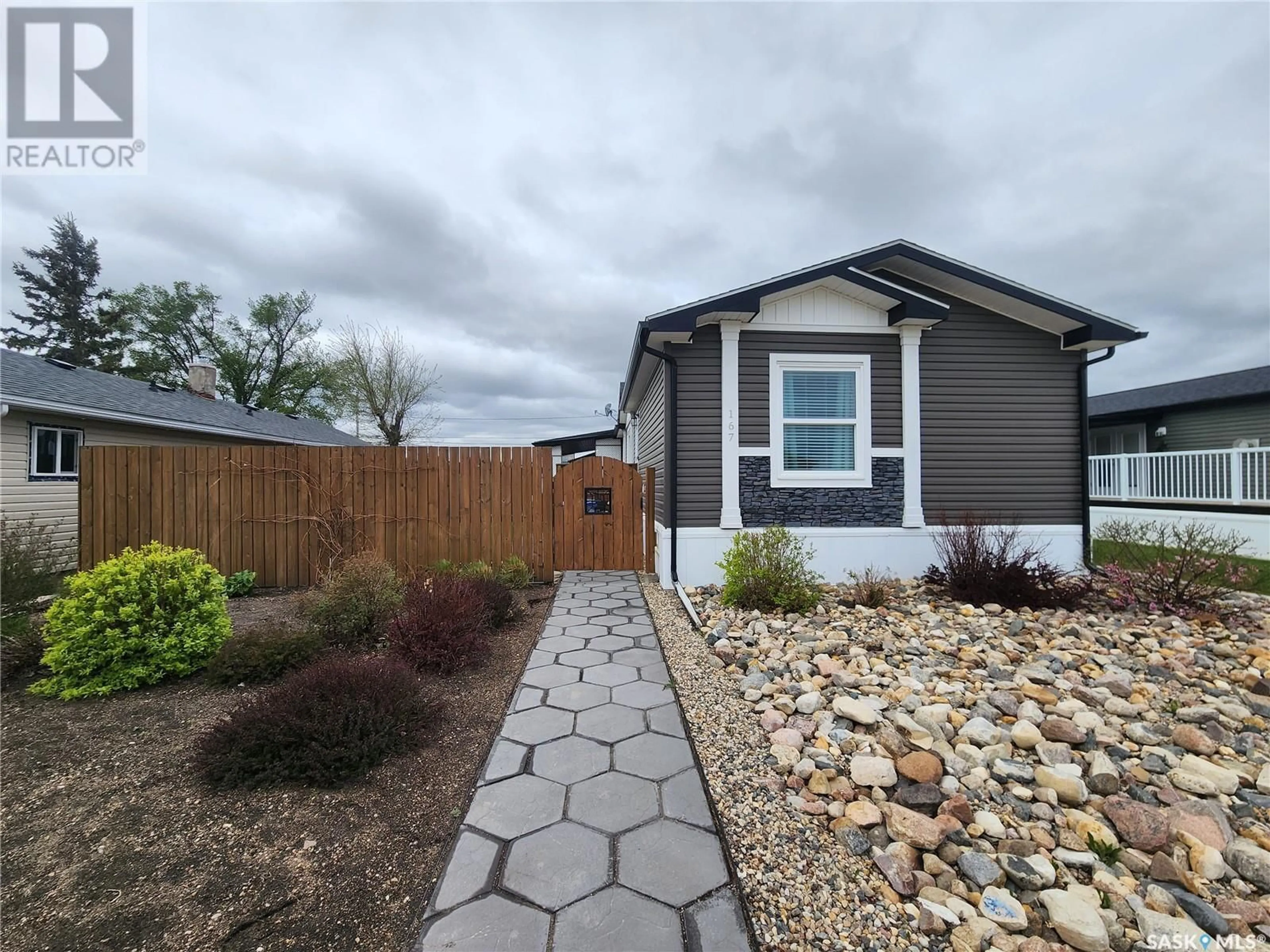 Home with vinyl exterior material, street for 167 WINNIPEG STREET, Melville Saskatchewan S0A2P0