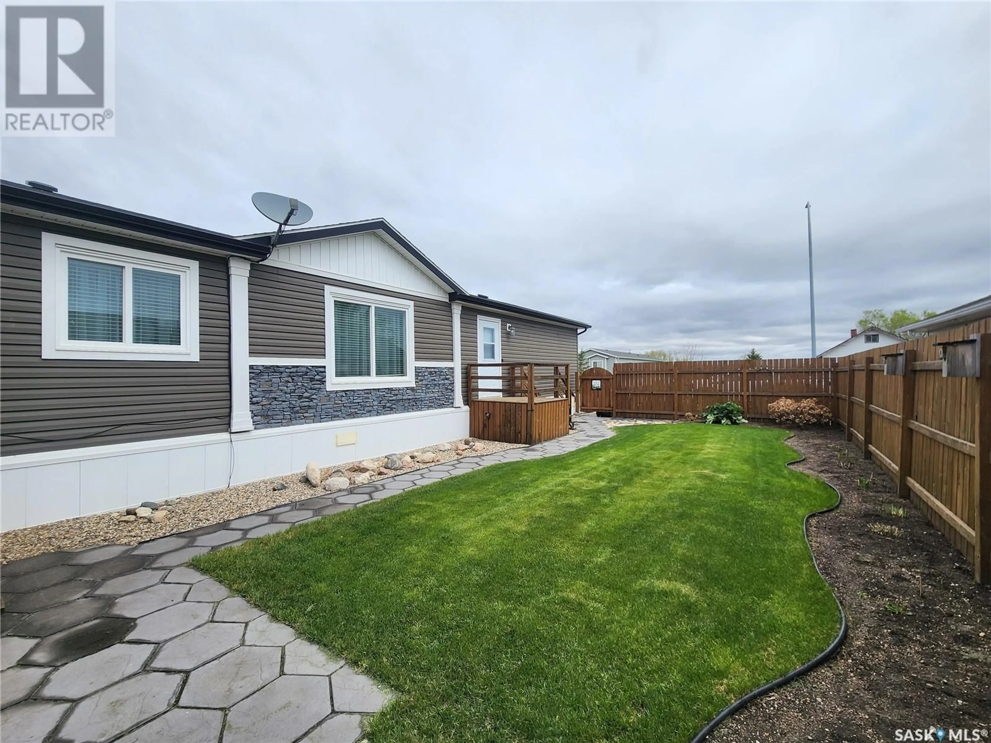 A pic from outside/outdoor area/front of a property/back of a property/a pic from drone, unknown for 167 WINNIPEG STREET, Melville Saskatchewan S0A2P0