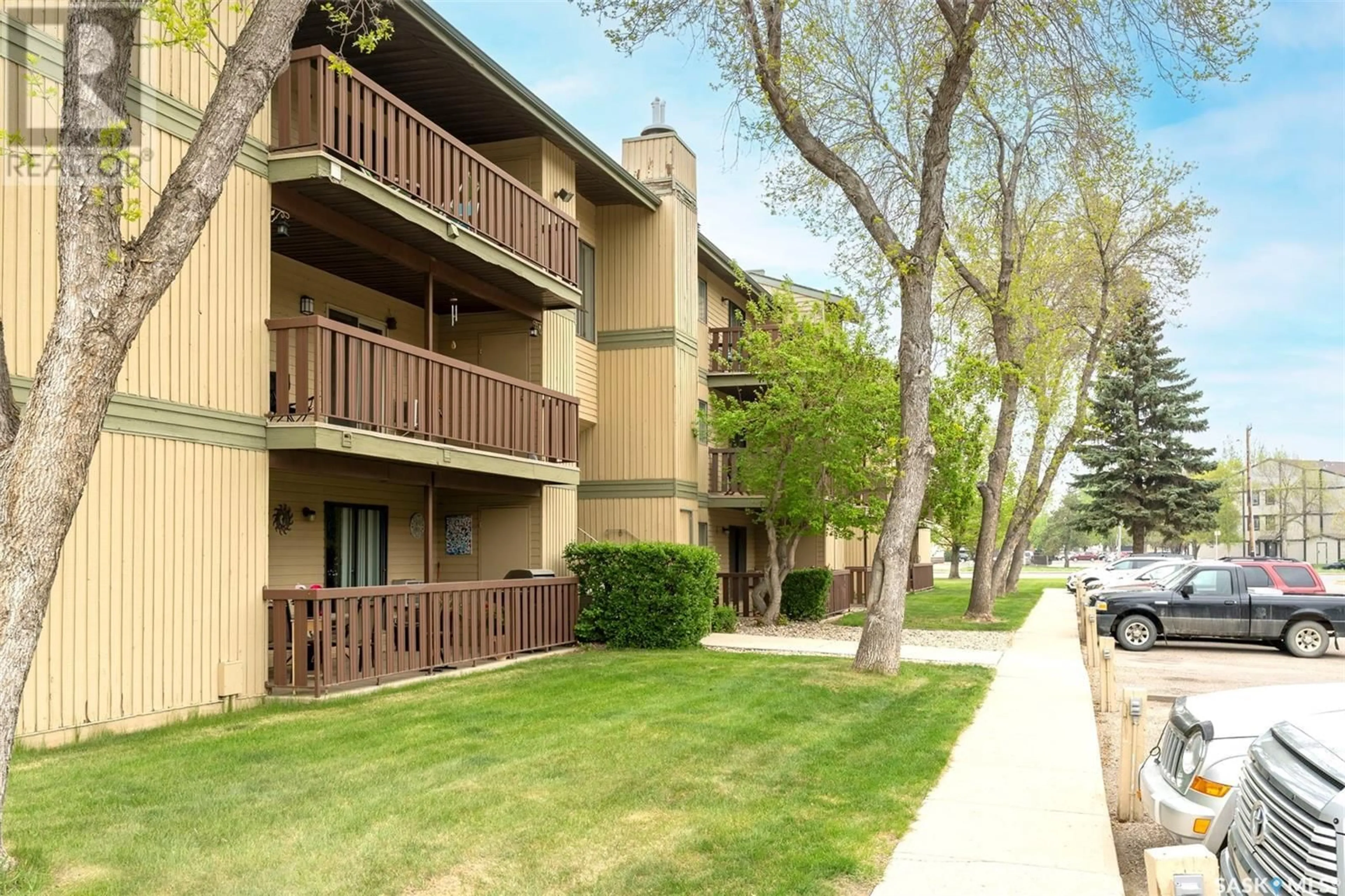 Patio, street for 305B - 1121 MCKERCHER DRIVE, Saskatoon Saskatchewan S7H5B8