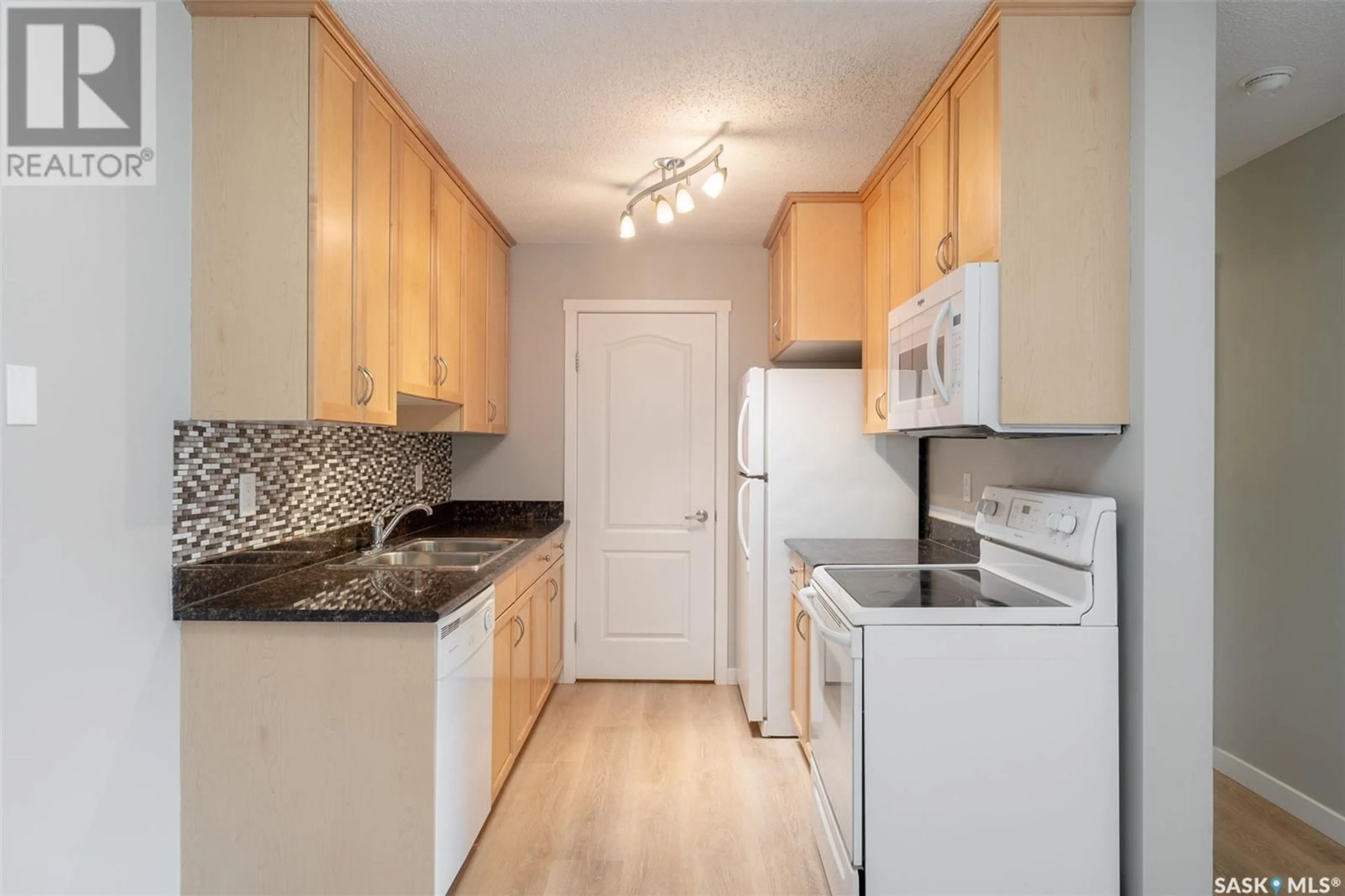 Standard kitchen, unknown for 305B - 1121 MCKERCHER DRIVE, Saskatoon Saskatchewan S7H5B8
