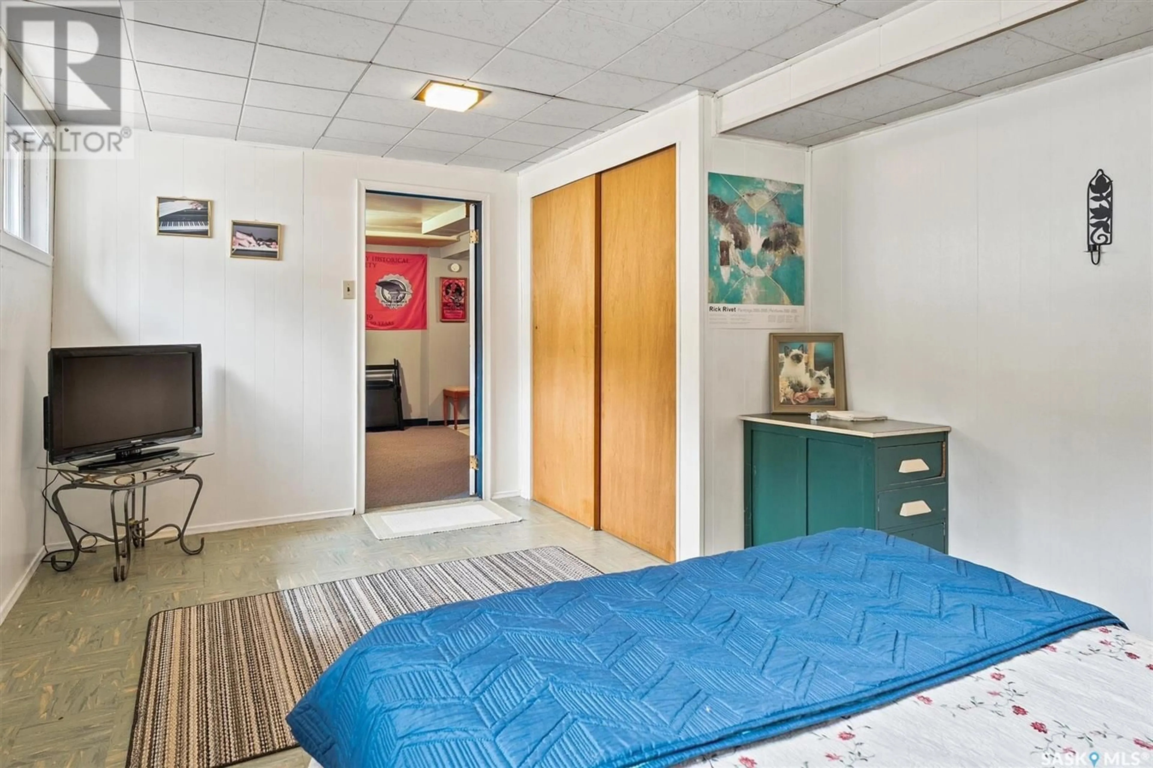 Bedroom with bed, unknown for 1720 KILBURN AVENUE, Saskatoon Saskatchewan S7M0K3