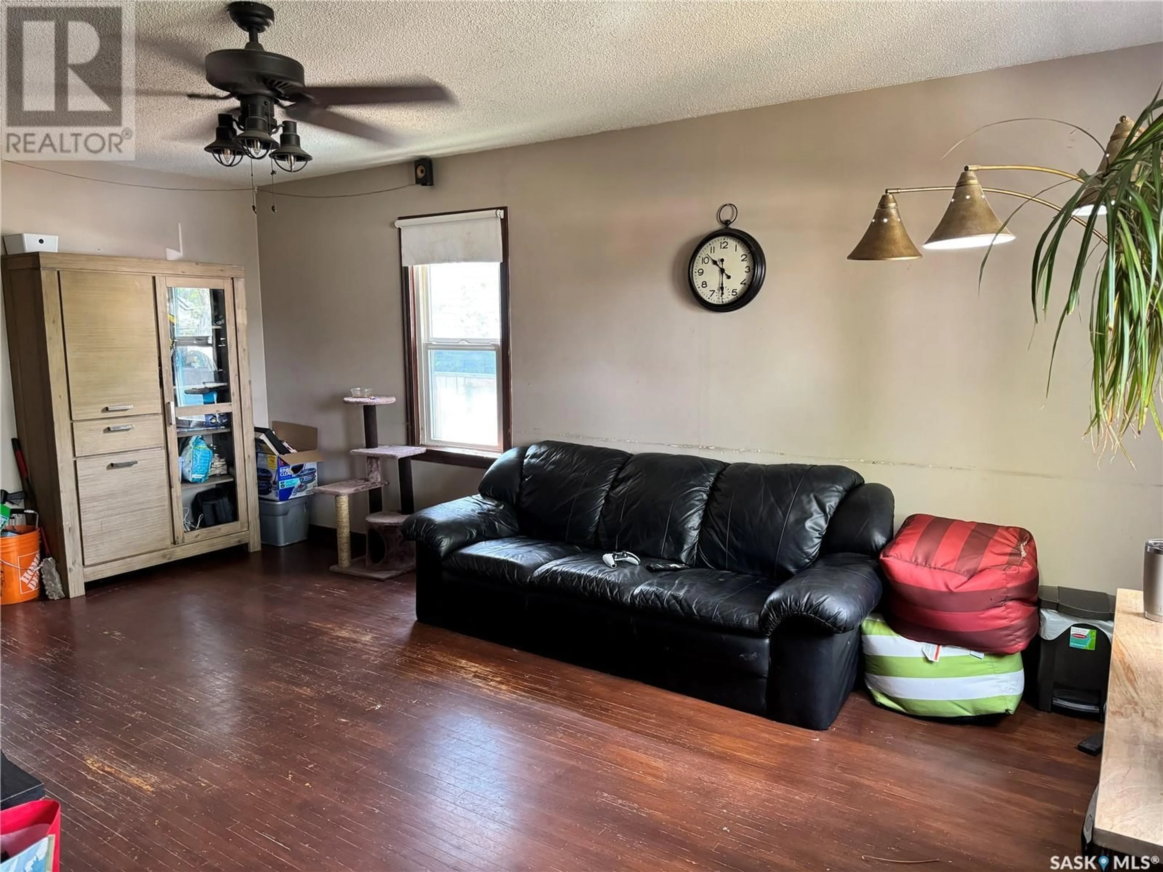 Living room with furniture, unknown for 1310 H AVENUE, Saskatoon Saskatchewan S7L2E4