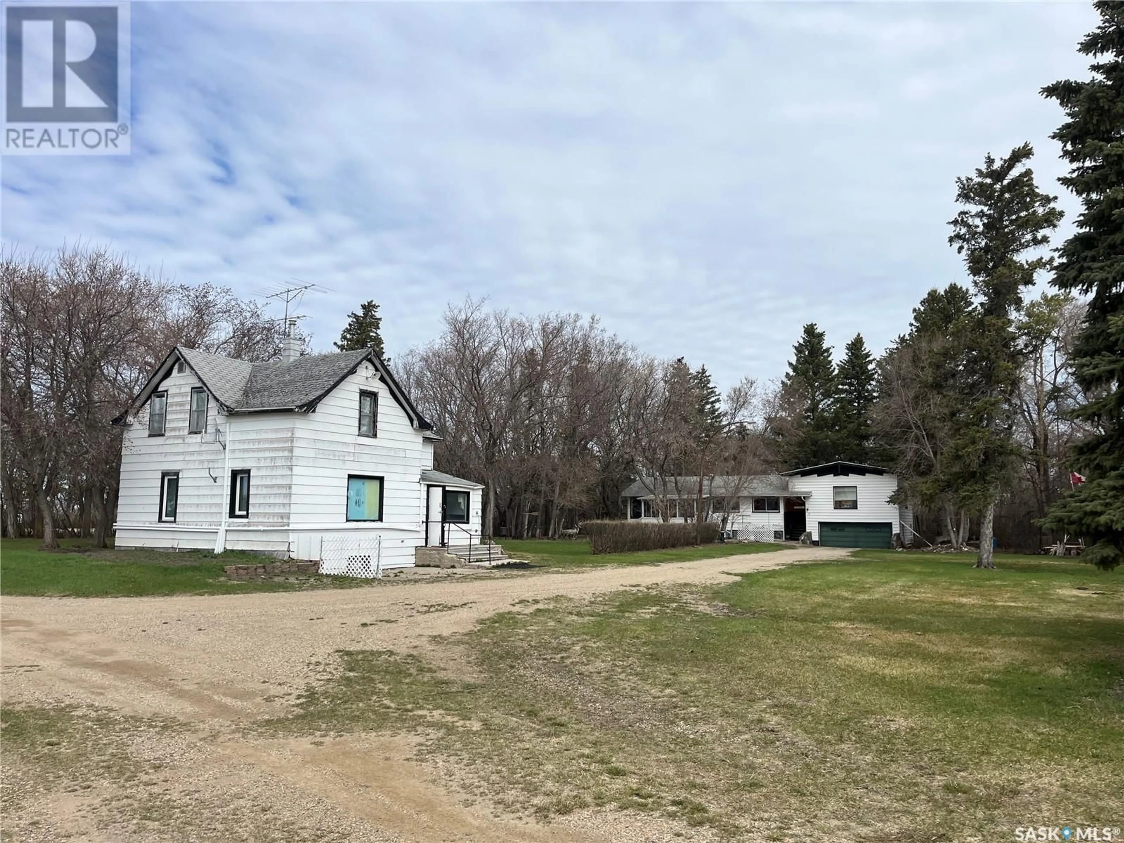 A pic from outside/outdoor area/front of a property/back of a property/a pic from drone, unknown for 310 HIGHWAY, Foam Lake Saskatchewan S0A1A0