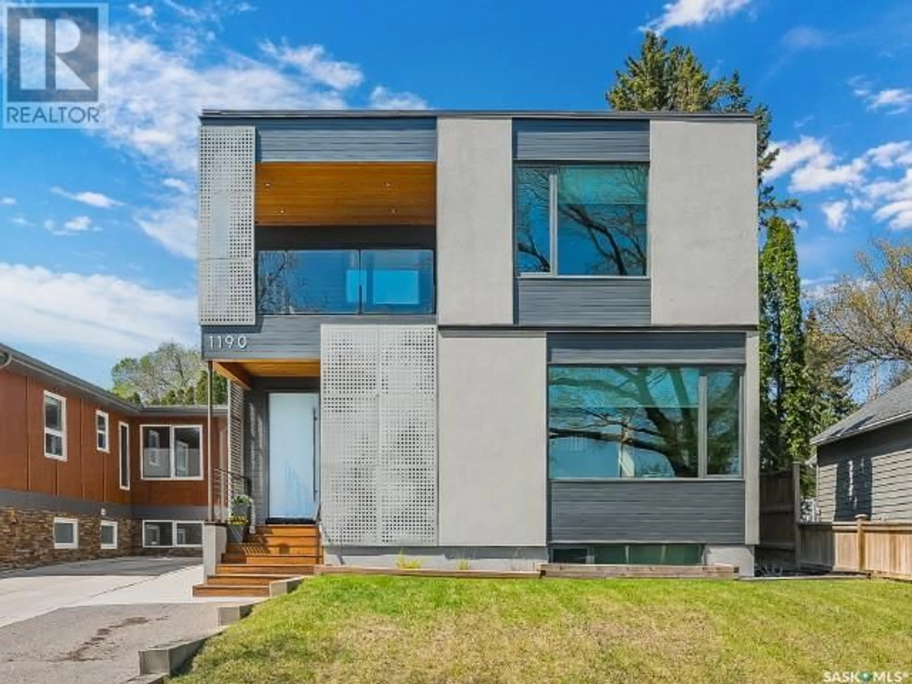Home with vinyl exterior material, unknown for 1190 SPADINA CRESCENT, Saskatoon Saskatchewan S7K3H9