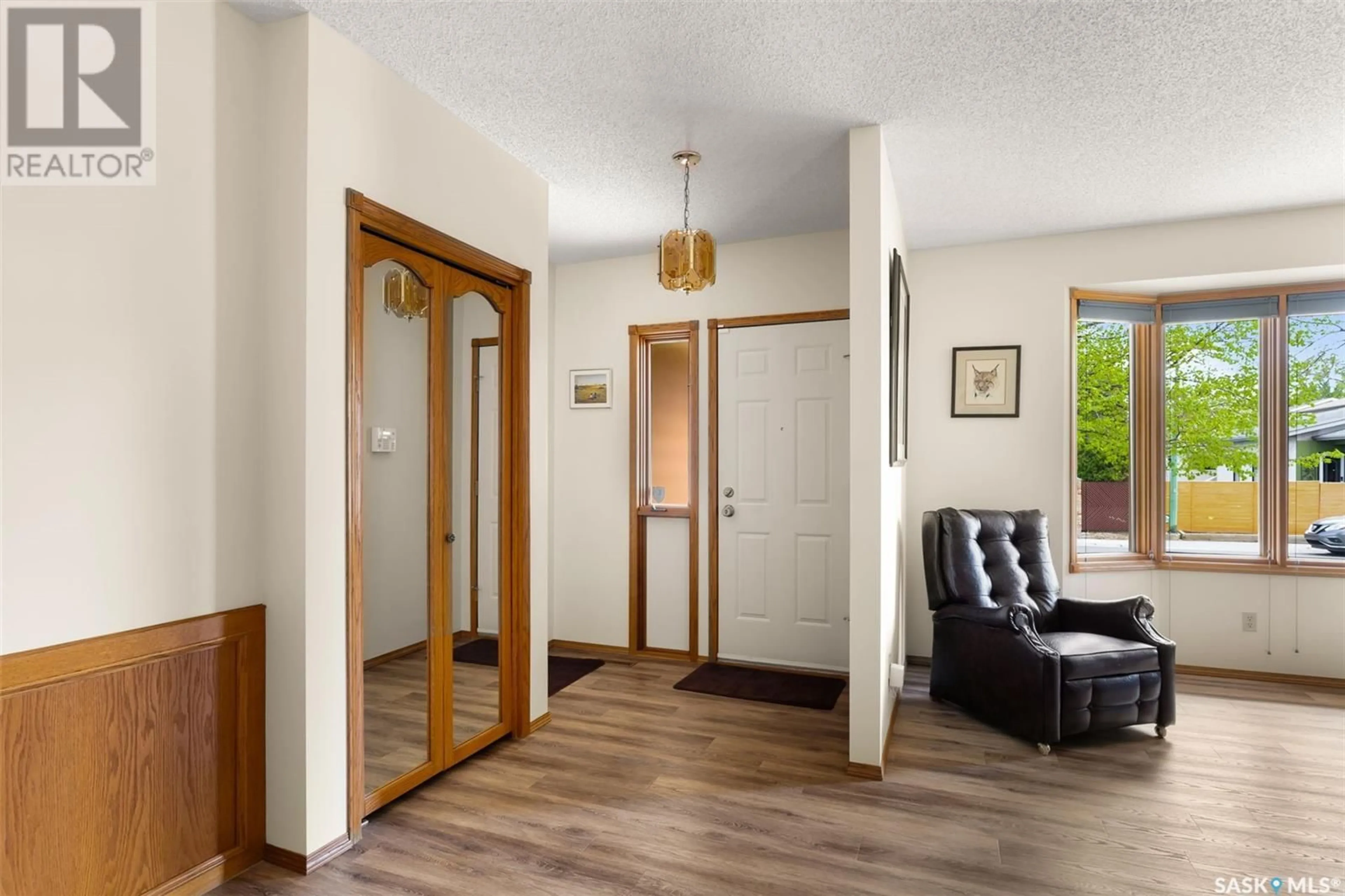 Indoor foyer for 2110 HANOVER CRESCENT, Regina Saskatchewan S4V0Z6