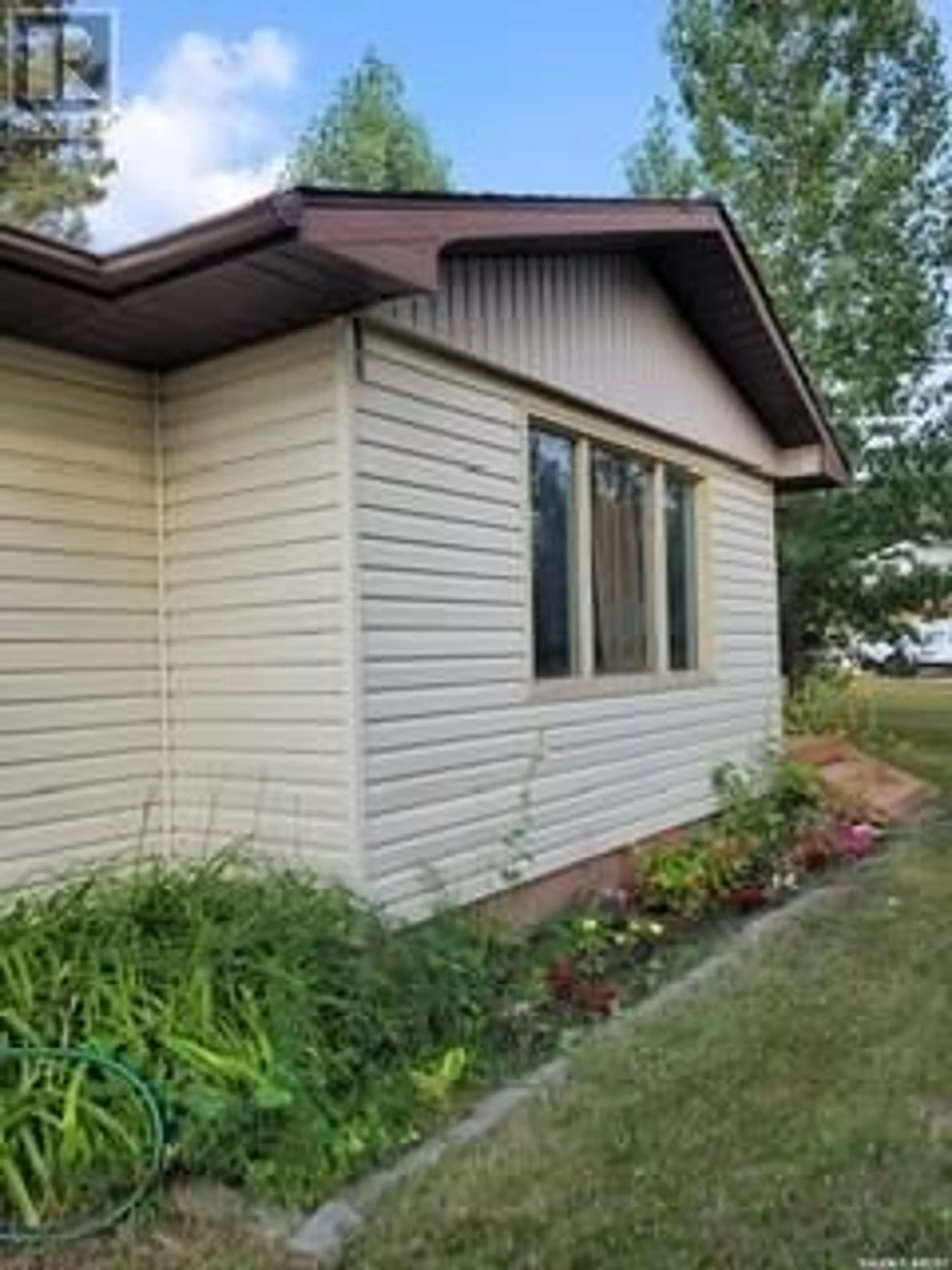 Home with vinyl exterior material, unknown for 404 SECOND AVENUE, Spy Hill Saskatchewan S0A3W0