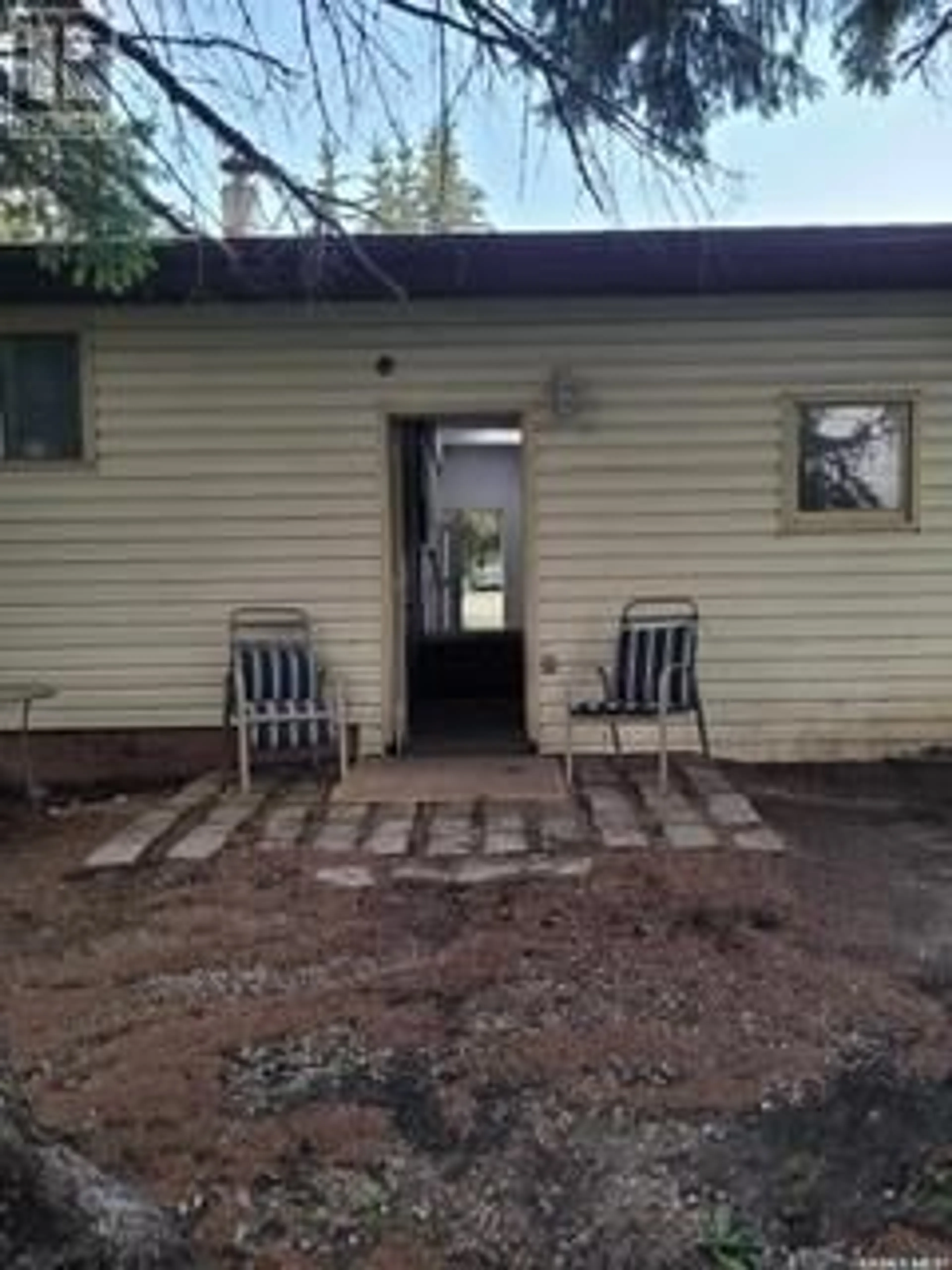 Patio, unknown for 404 SECOND AVENUE, Spy Hill Saskatchewan S0A3W0