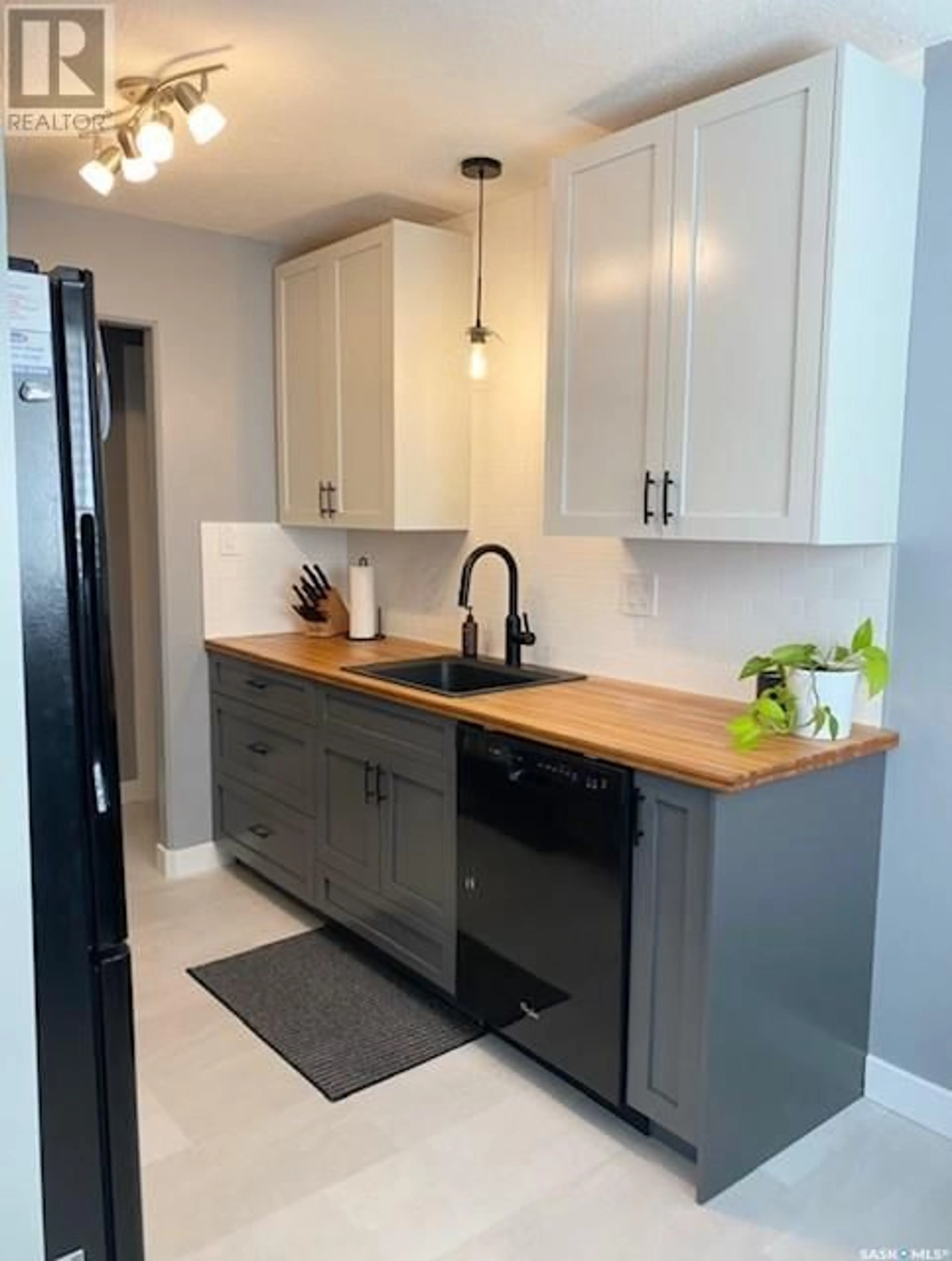 Contemporary kitchen, unknown for 208-D - 1350 GORDON ROAD, Moose Jaw Saskatchewan S6H7R9