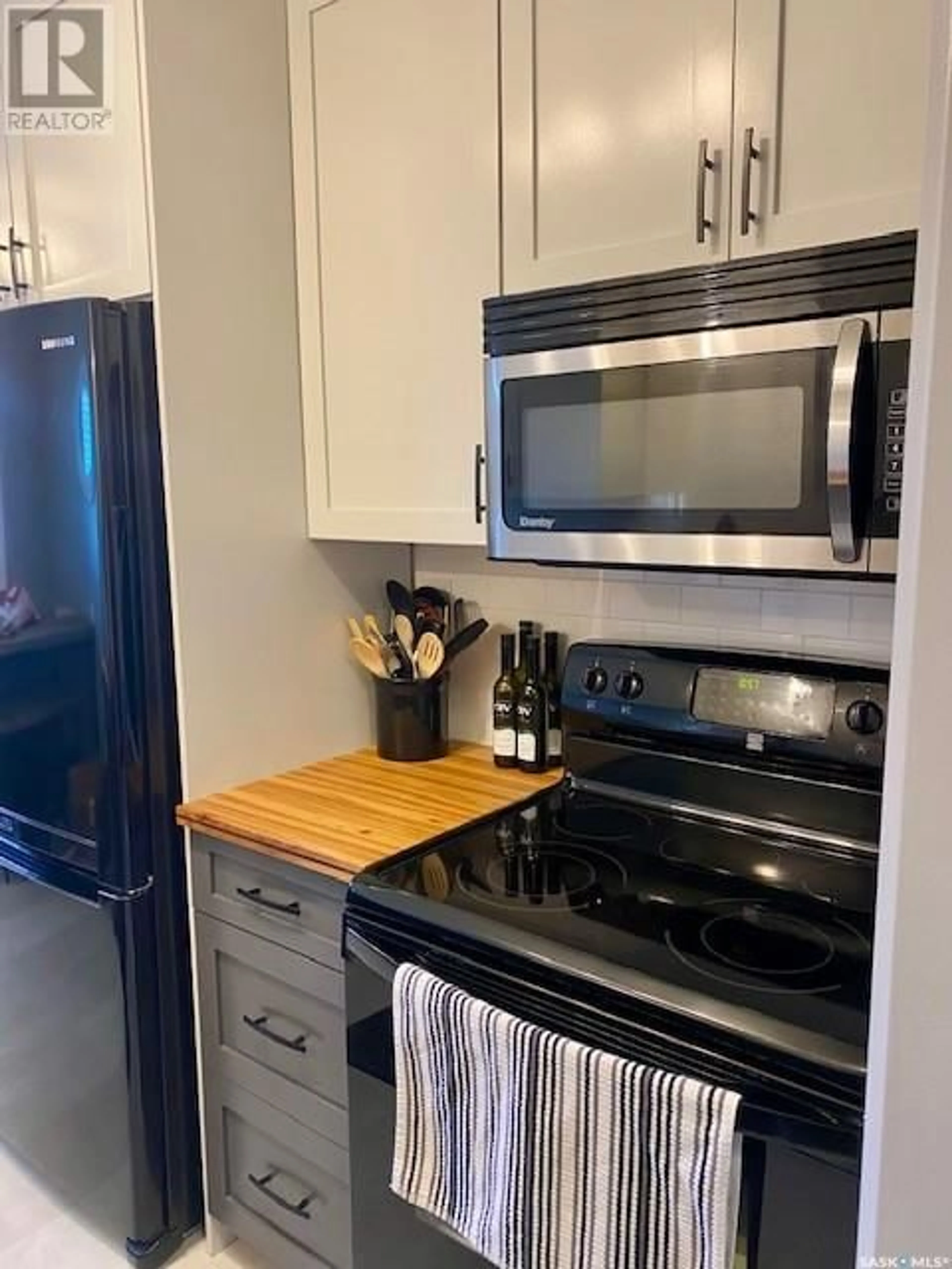 Standard kitchen, unknown for 208-D - 1350 GORDON ROAD, Moose Jaw Saskatchewan S6H7R9