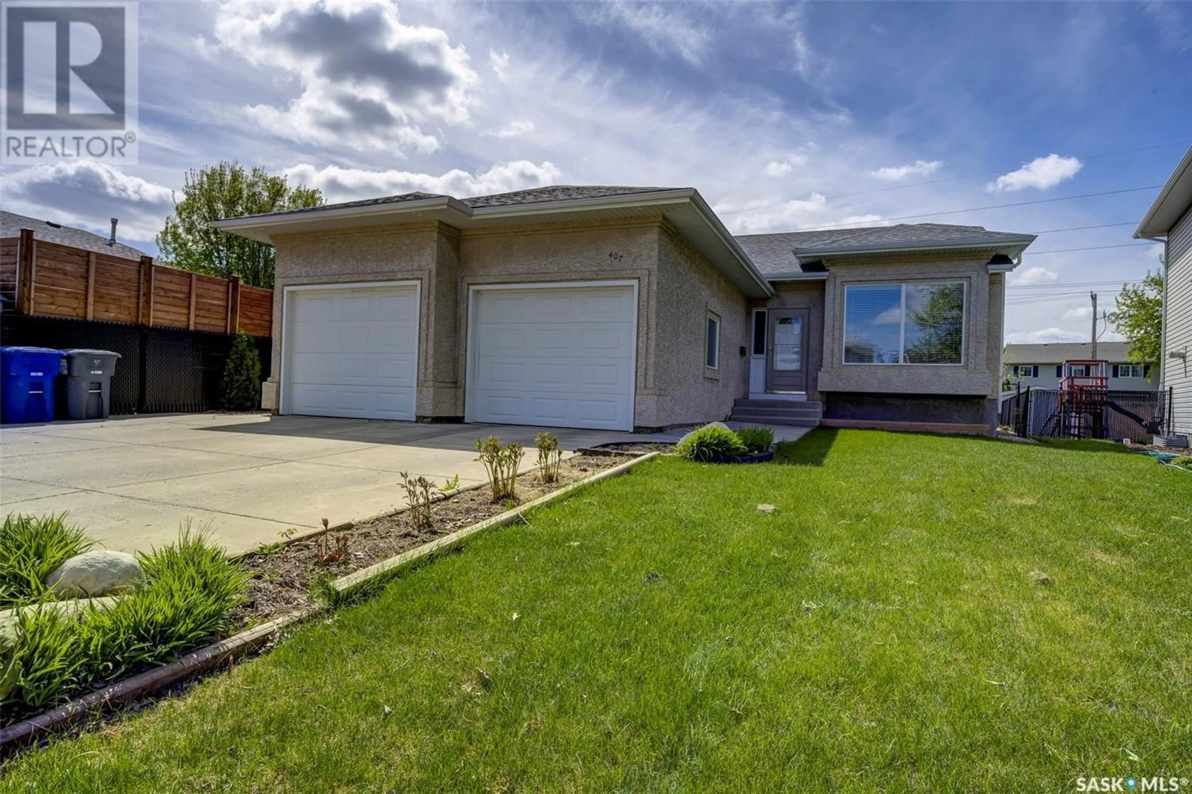 Home with vinyl exterior material, street for 407 ADASKIN COVE, Saskatoon Saskatchewan S7N4P4