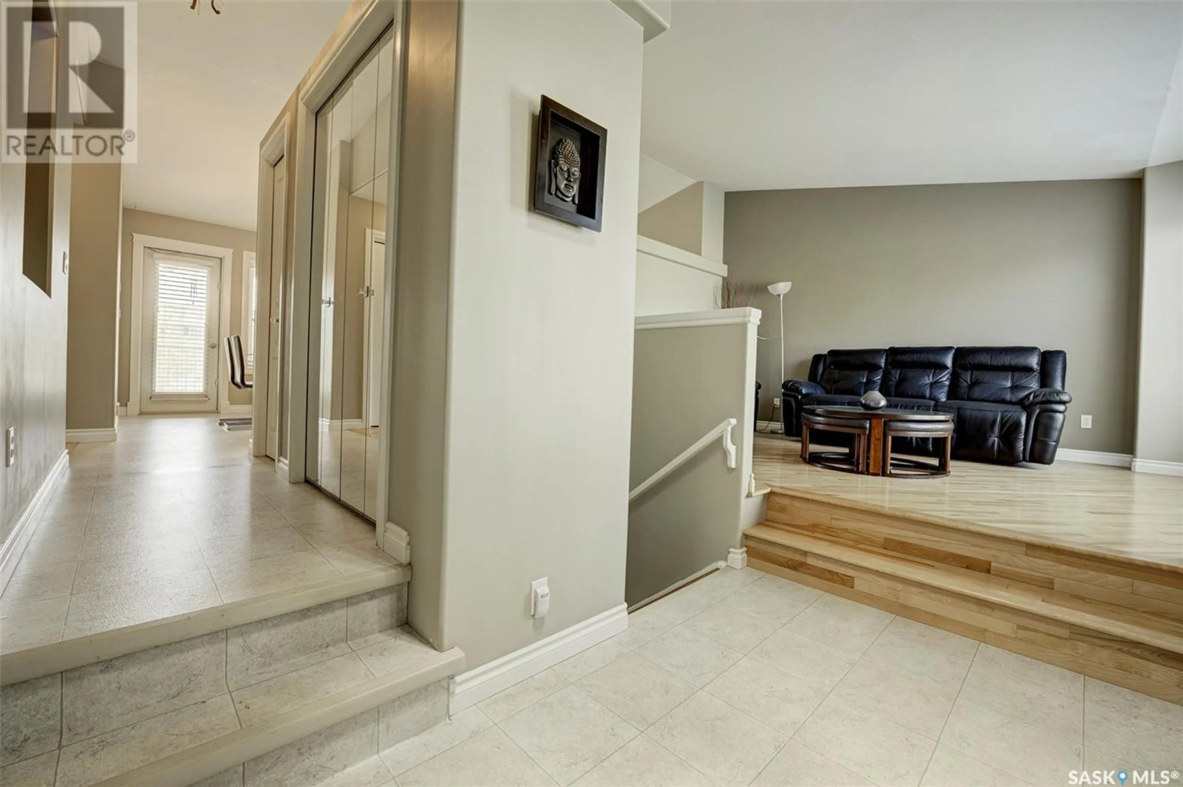 Indoor foyer for 407 ADASKIN COVE, Saskatoon Saskatchewan S7N4P4