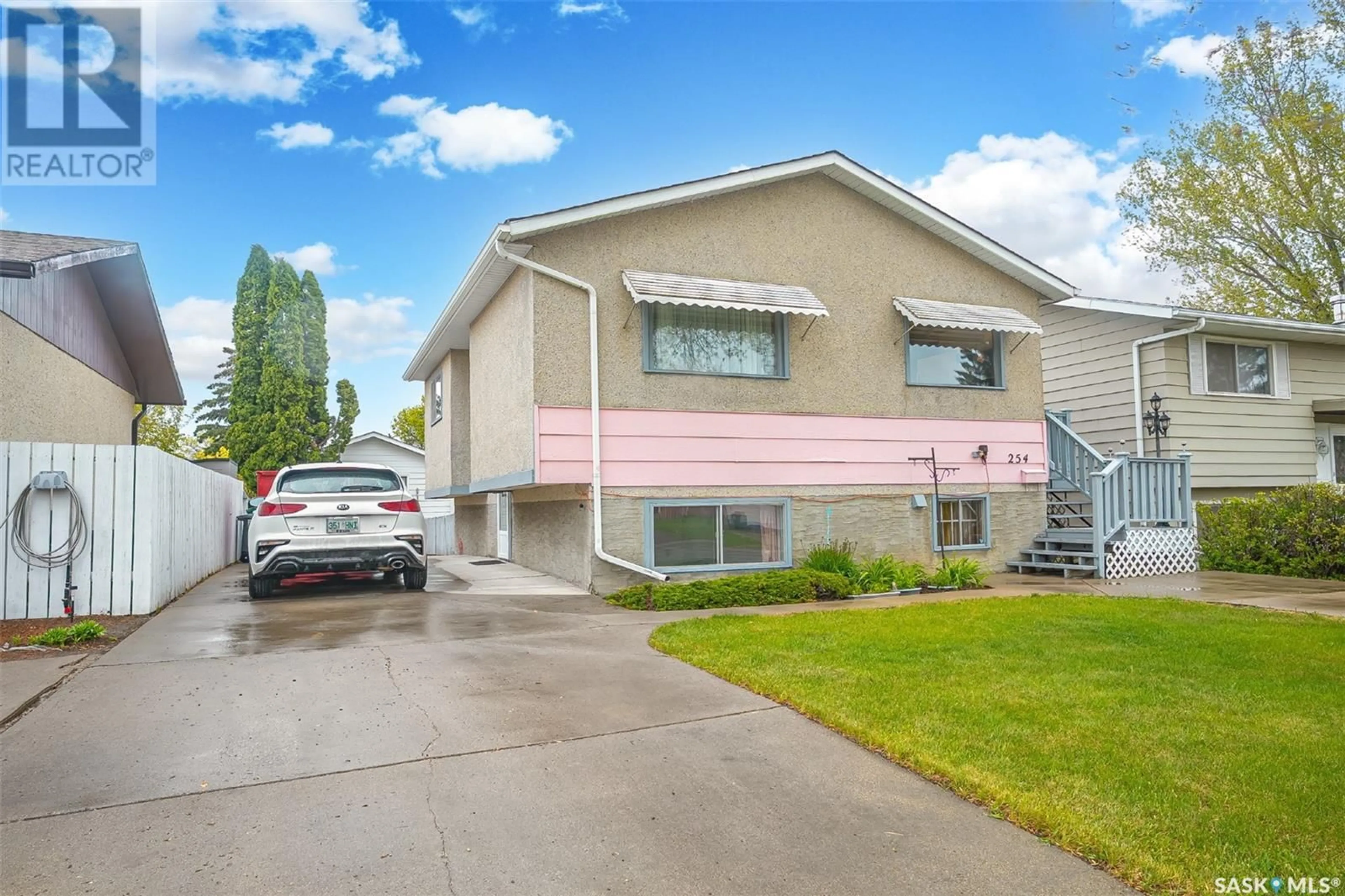 Home with vinyl exterior material, street for 254 MOWAT CRESCENT, Saskatoon Saskatchewan S7L4Y2