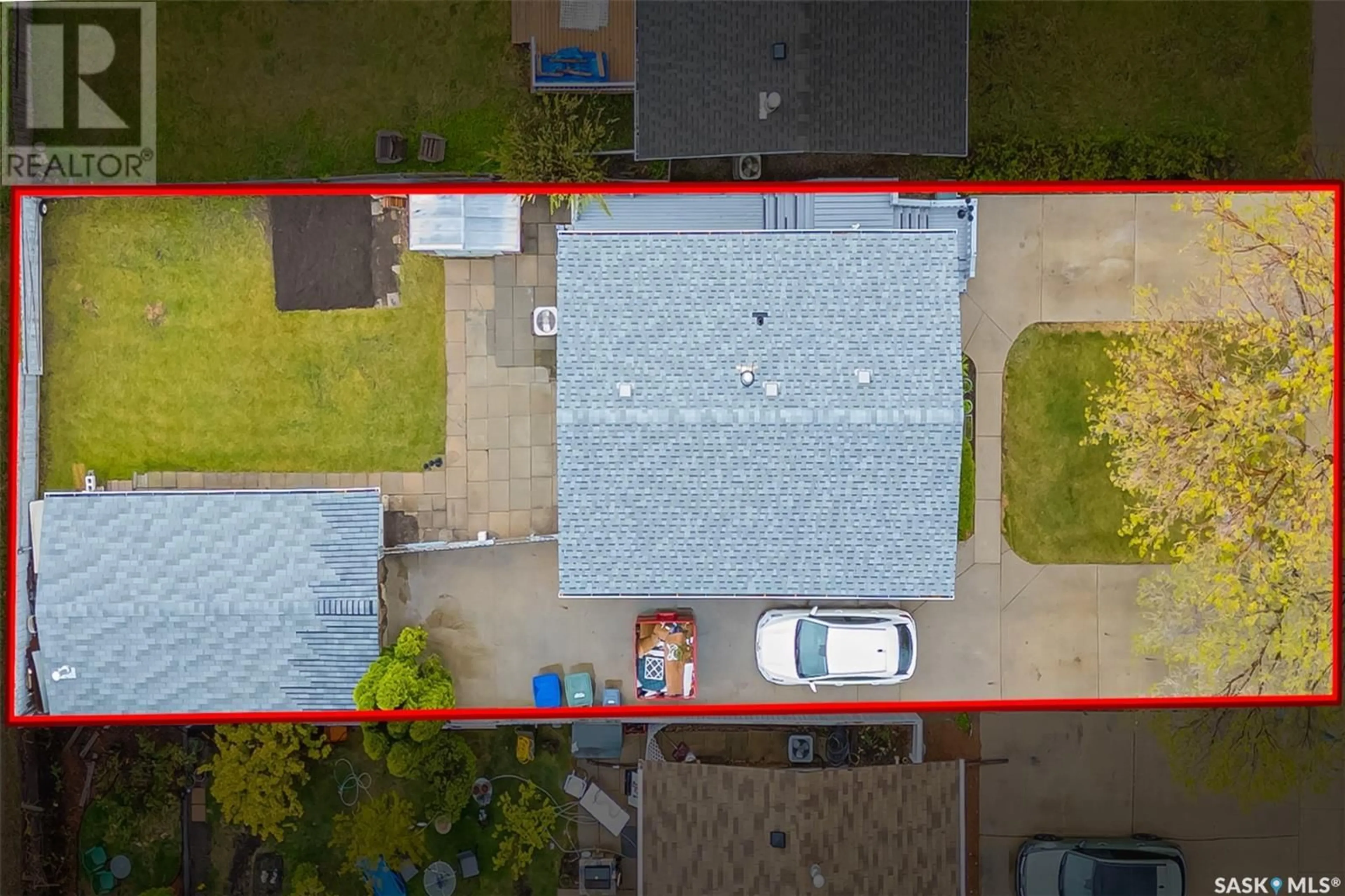 A pic from outside/outdoor area/front of a property/back of a property/a pic from drone, street for 254 MOWAT CRESCENT, Saskatoon Saskatchewan S7L4Y2